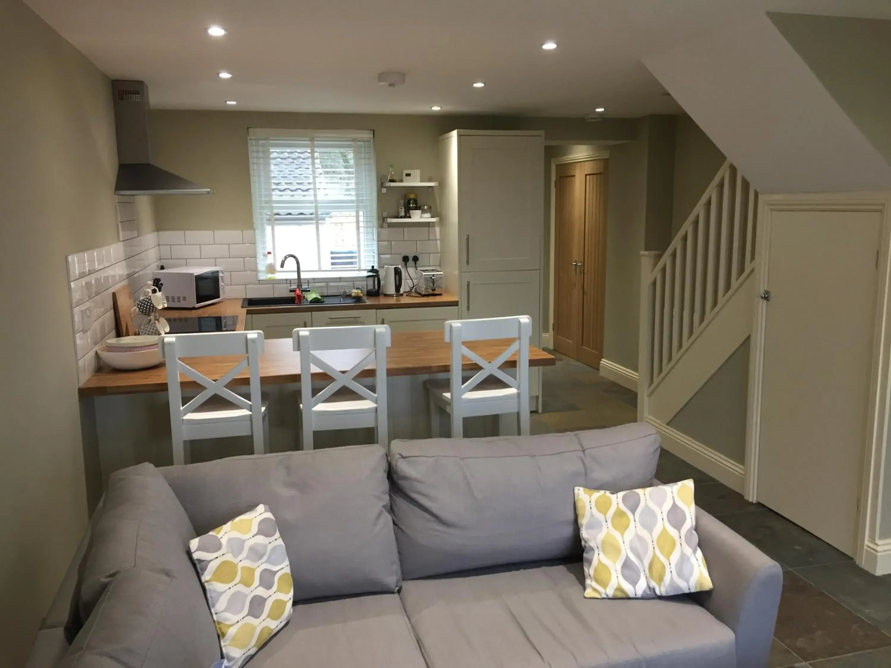 Living room, Seating Area in White House Cottages