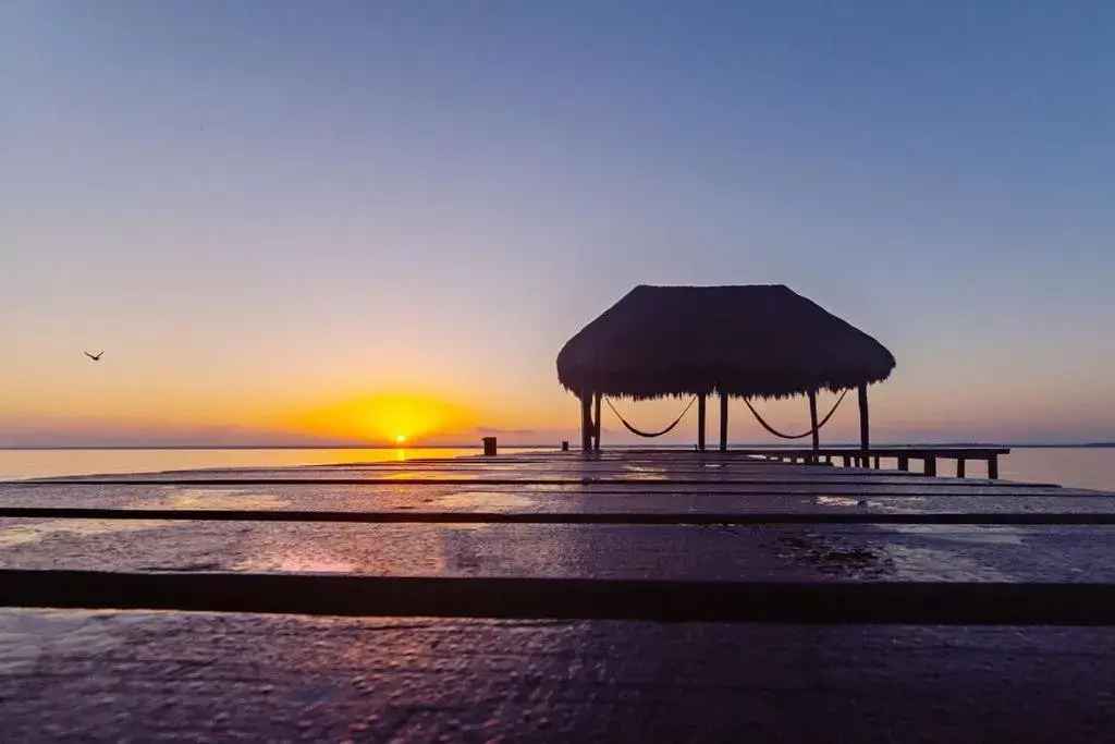 Sunrise/Sunset in Mi Kasa Tu Kasa Bacalar by Nah Hotels