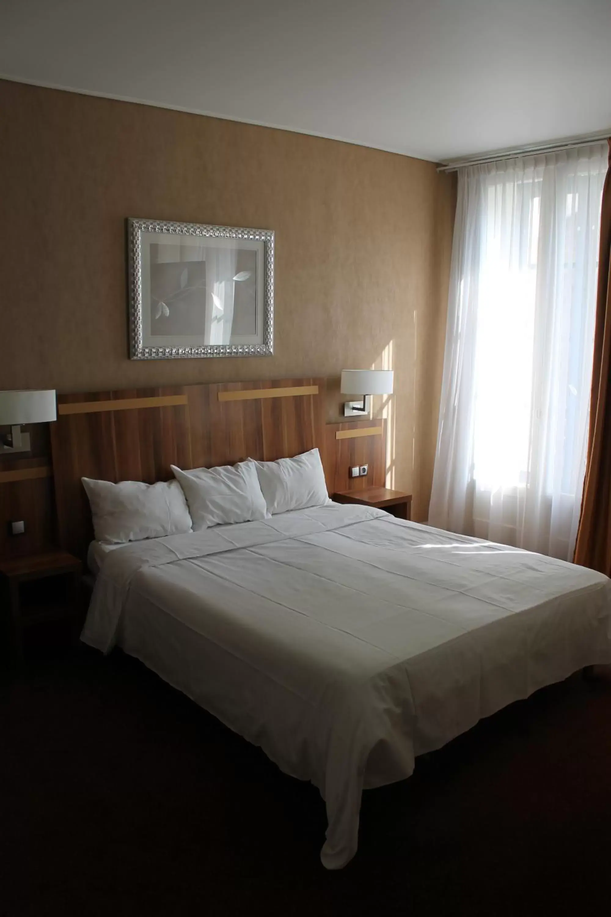 Photo of the whole room, Bed in Hotel The Originals du Grand Monarque Nantes Gare