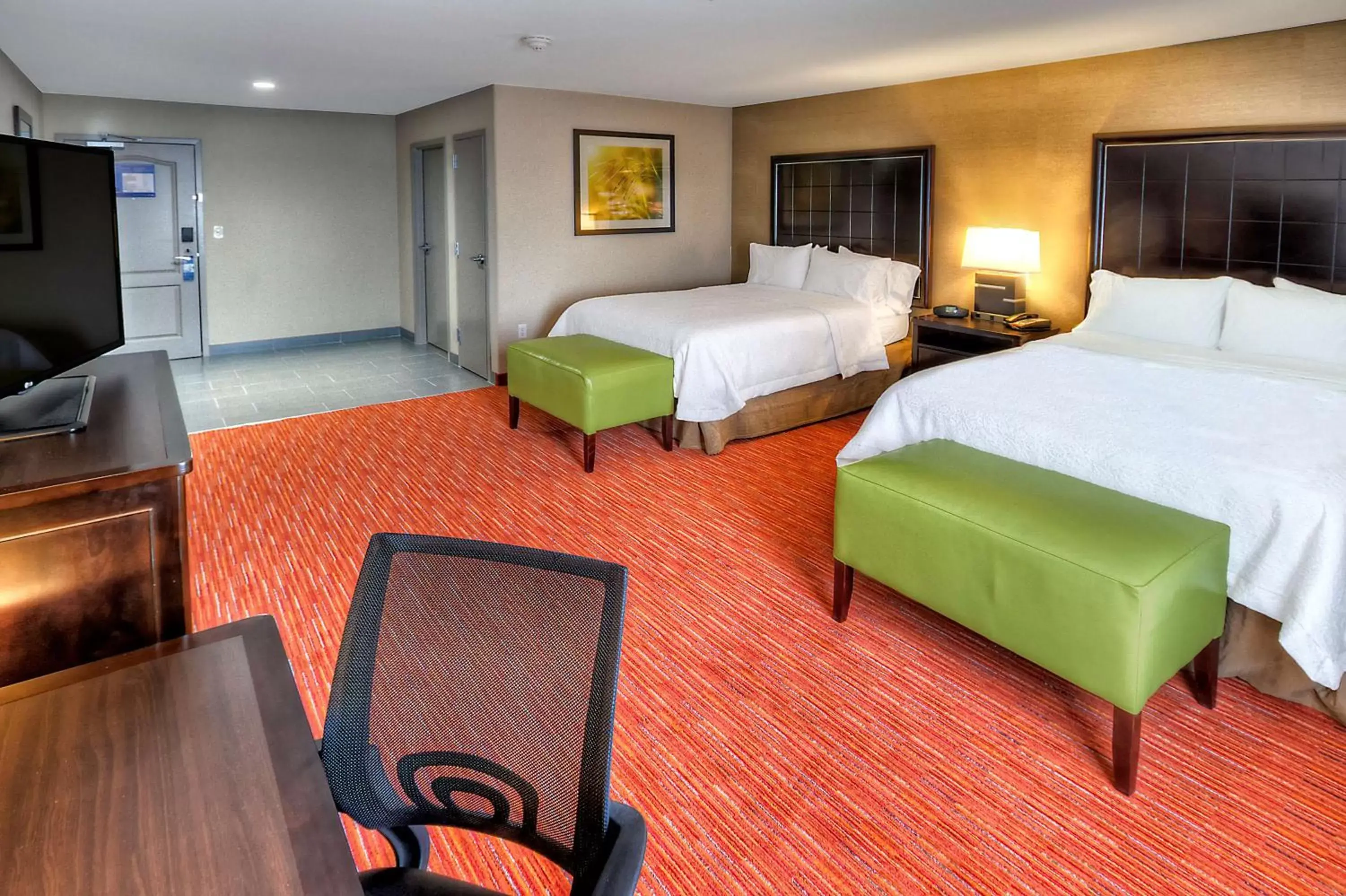 Bed in Hampton Inn and Suites Ada