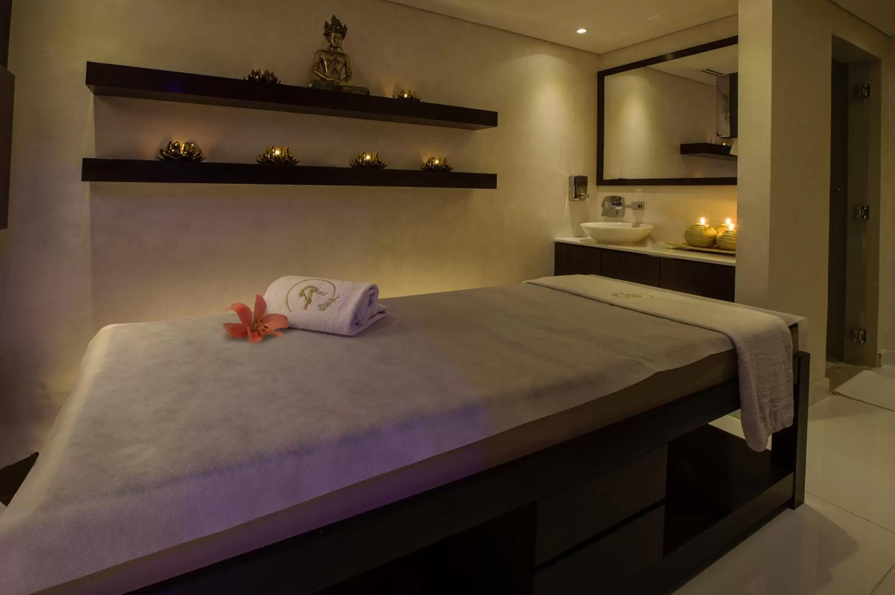 Massage, Bed in Al Sarab Hotel