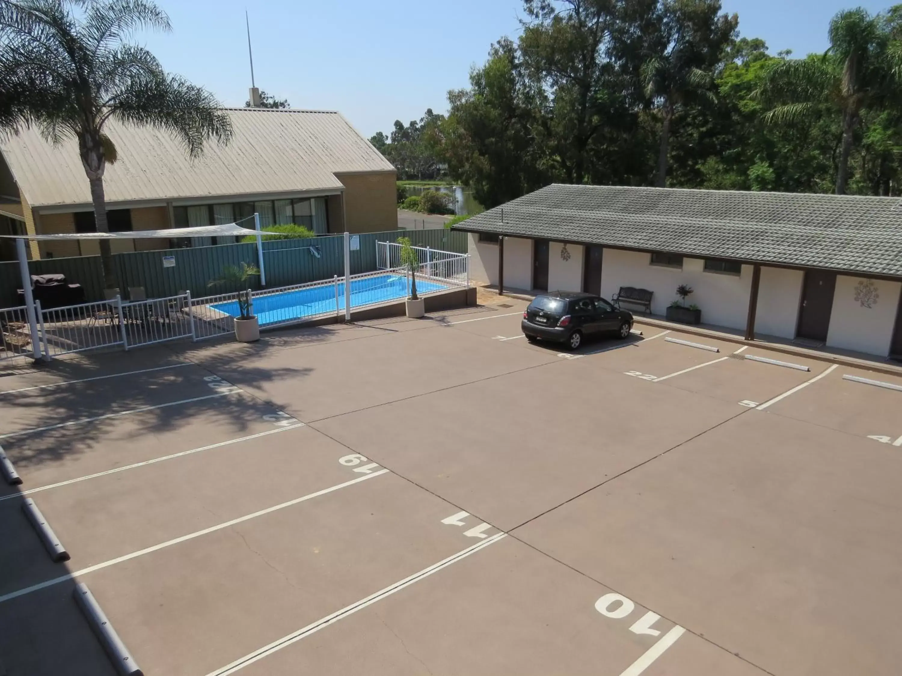 Property building, Swimming Pool in Parkhaven