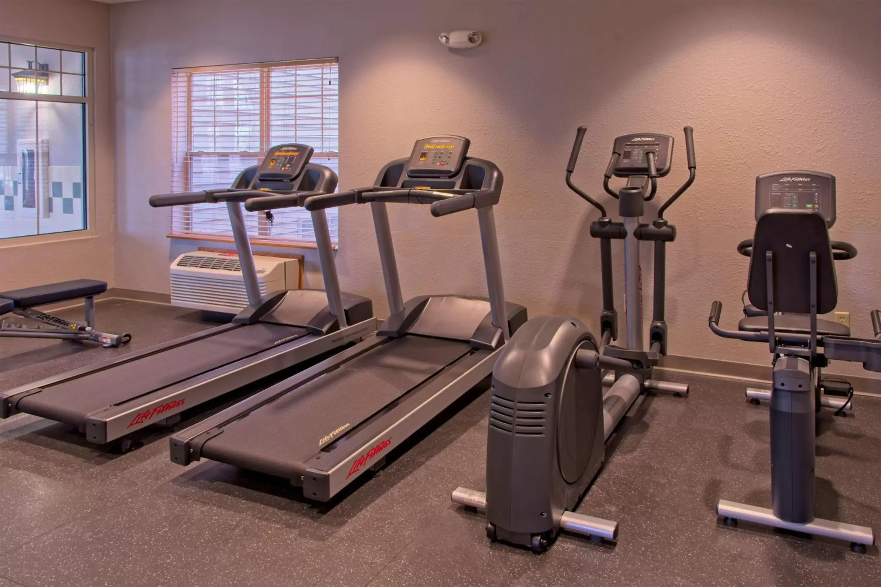 Activities, Fitness Center/Facilities in Country Inn & Suites by Radisson, Green Bay East, WI