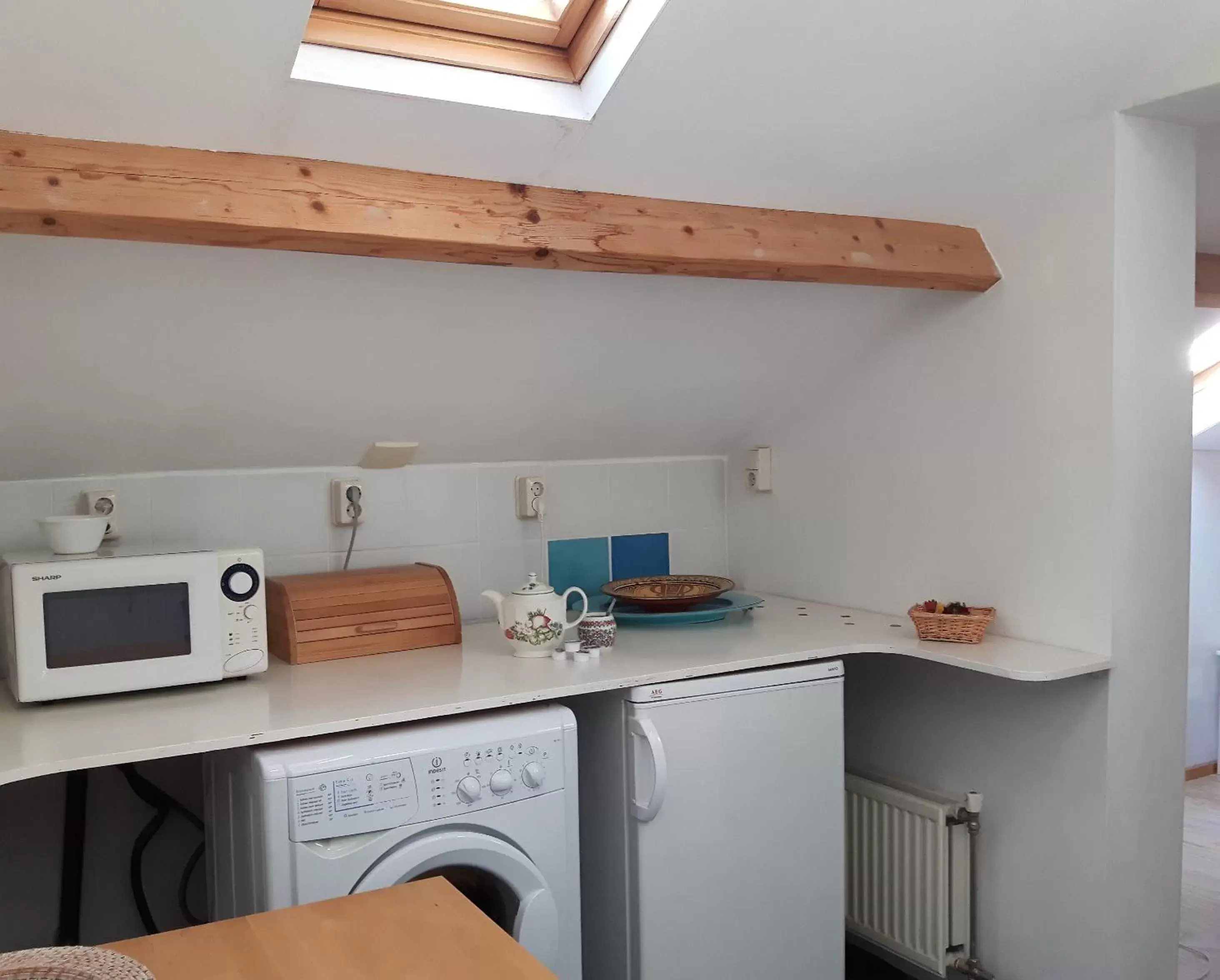 Photo of the whole room, Kitchen/Kitchenette in B&B De Kunstpraktijk