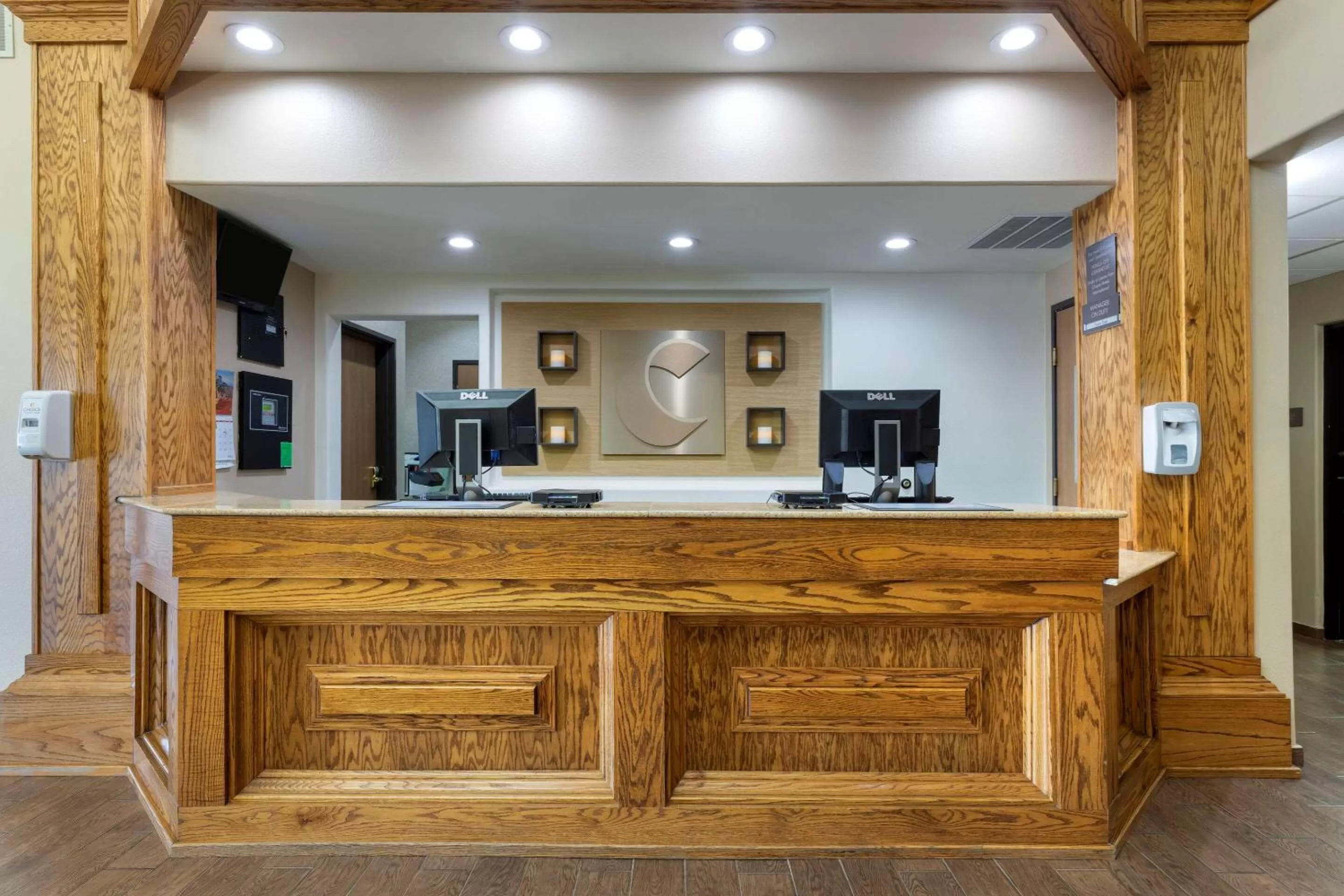 Lobby or reception in Comfort Inn & Suites Ponca City near Marland Mansion