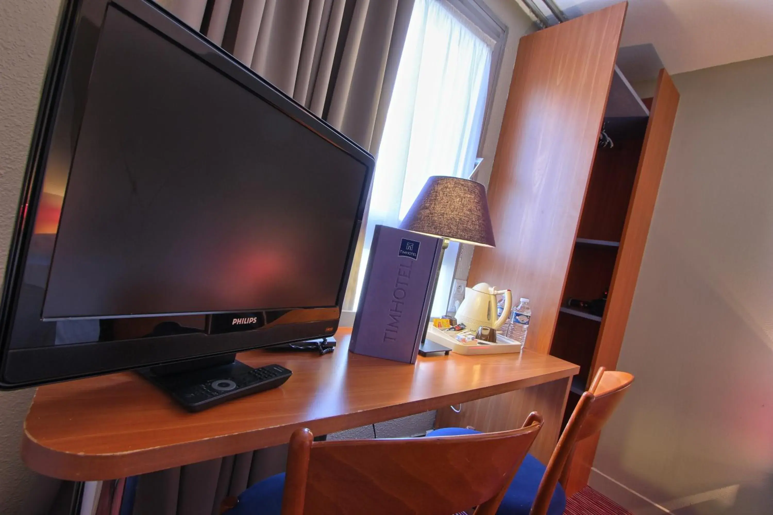 TV and multimedia, TV/Entertainment Center in Timhotel Nation