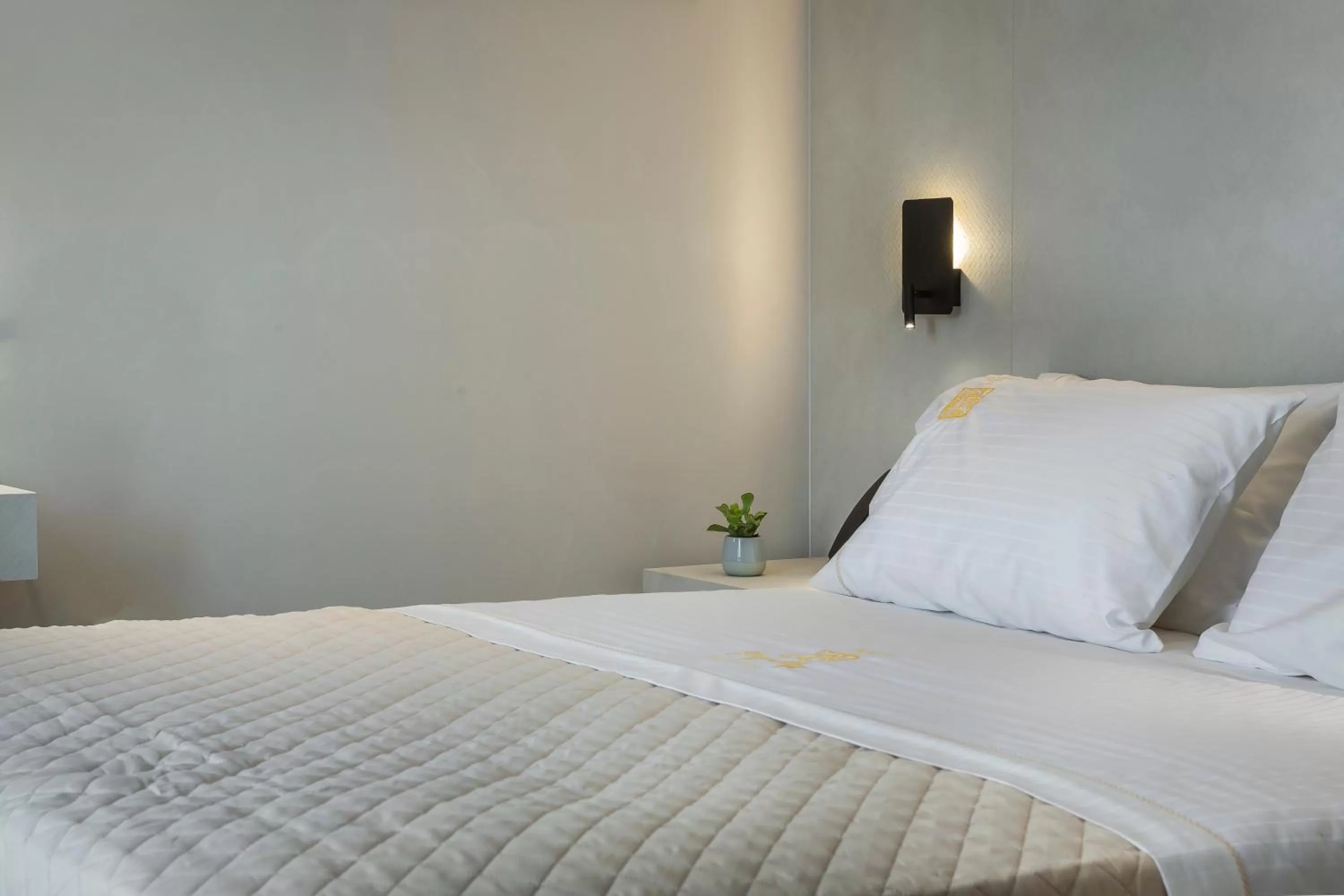 Bed in Royalty Hotel Athens