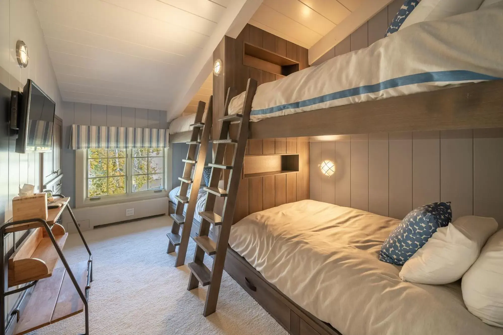 Bed, Bunk Bed in Lodge at Vail Condominiums