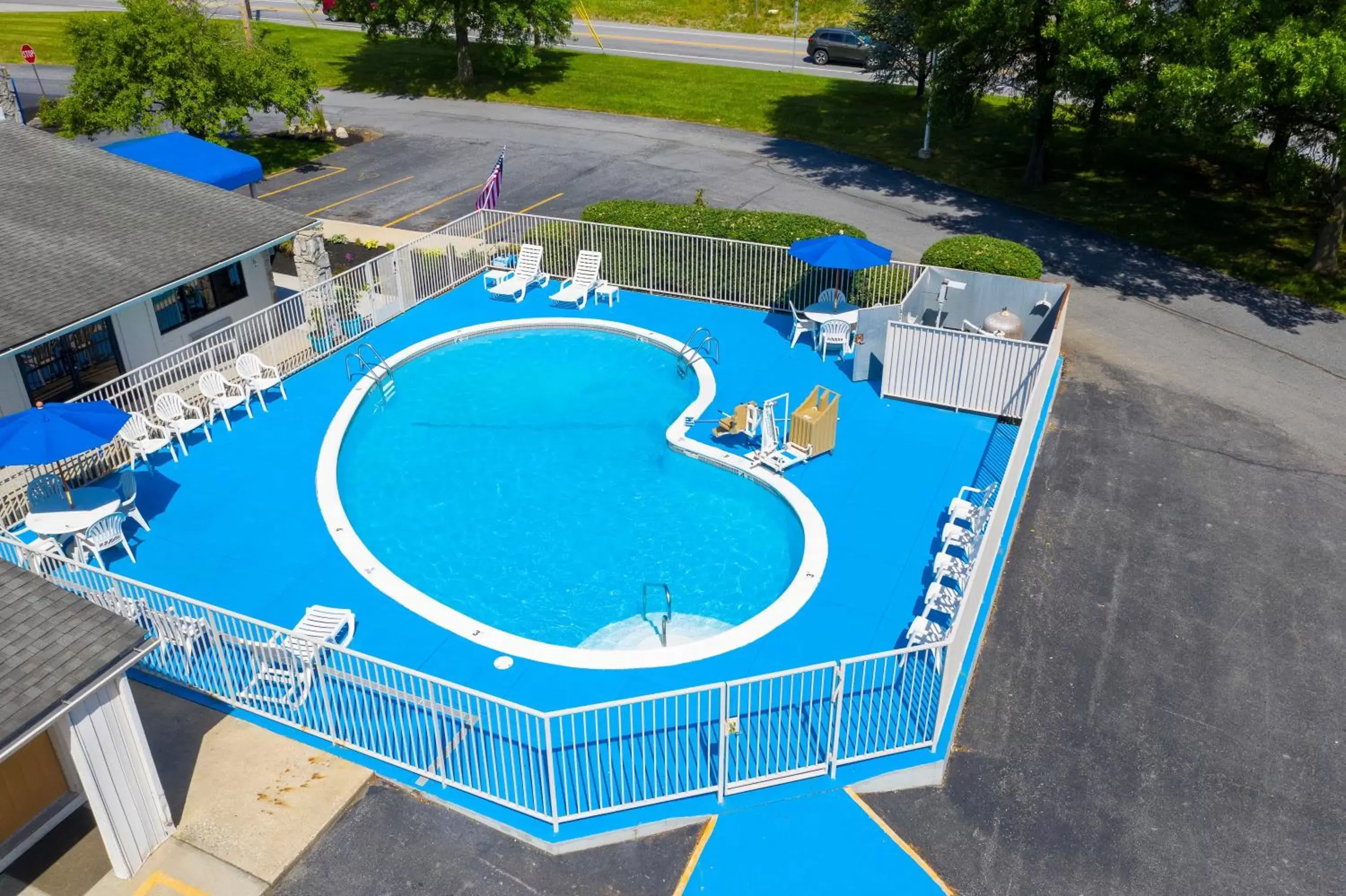 Swimming pool, Pool View in American Inn