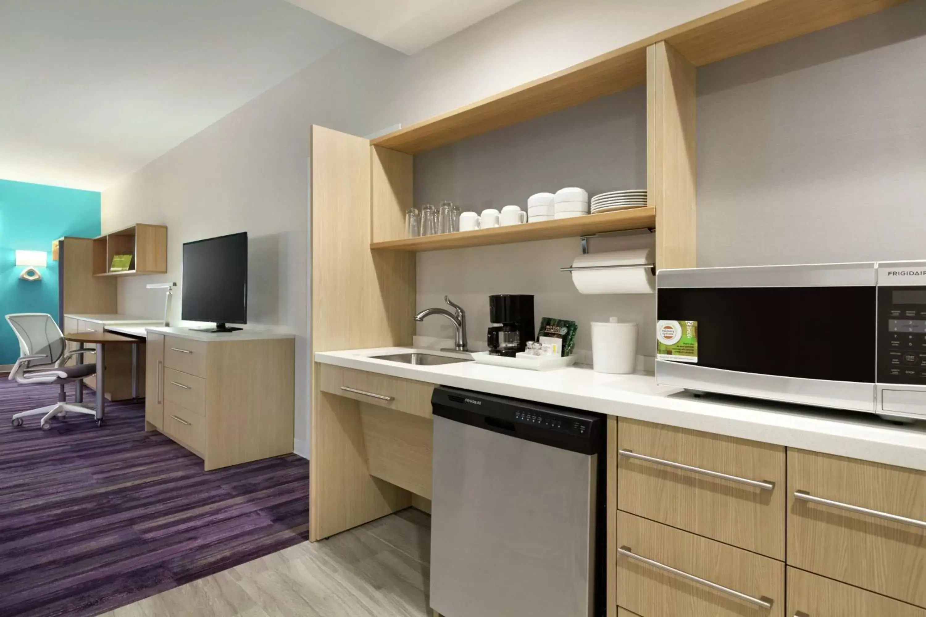 Bedroom, Kitchen/Kitchenette in Home2 Suites by Hilton West Monroe