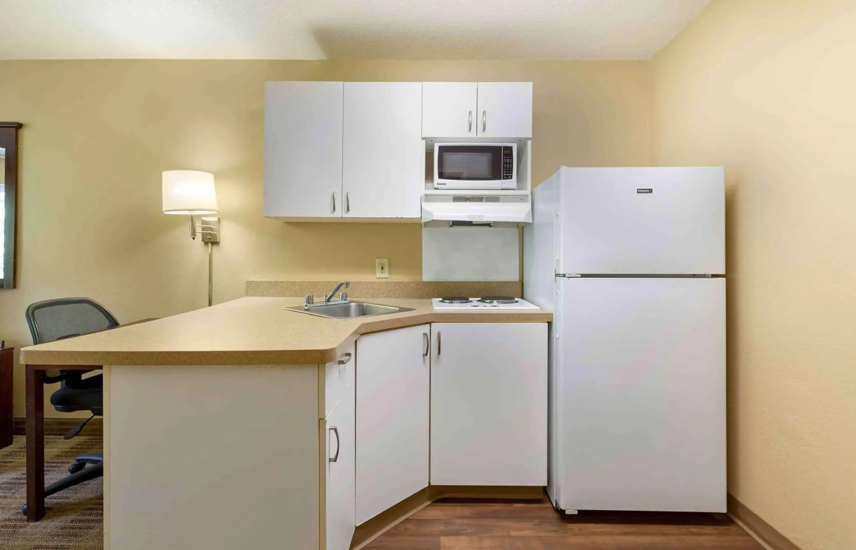 Bedroom, Kitchen/Kitchenette in Extended Stay America Suites - Washington, DC - Landover