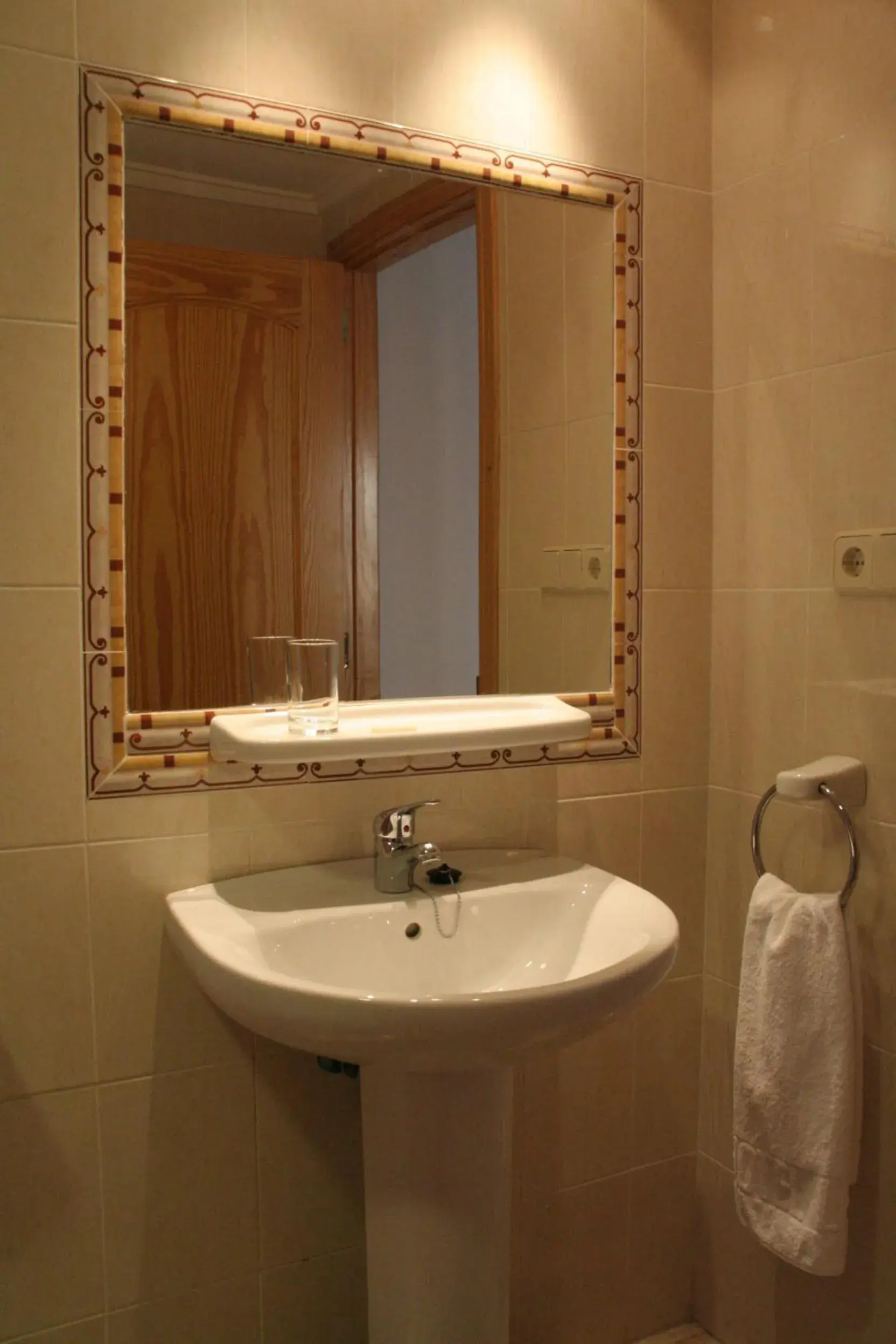 Bathroom in Hotel Levante