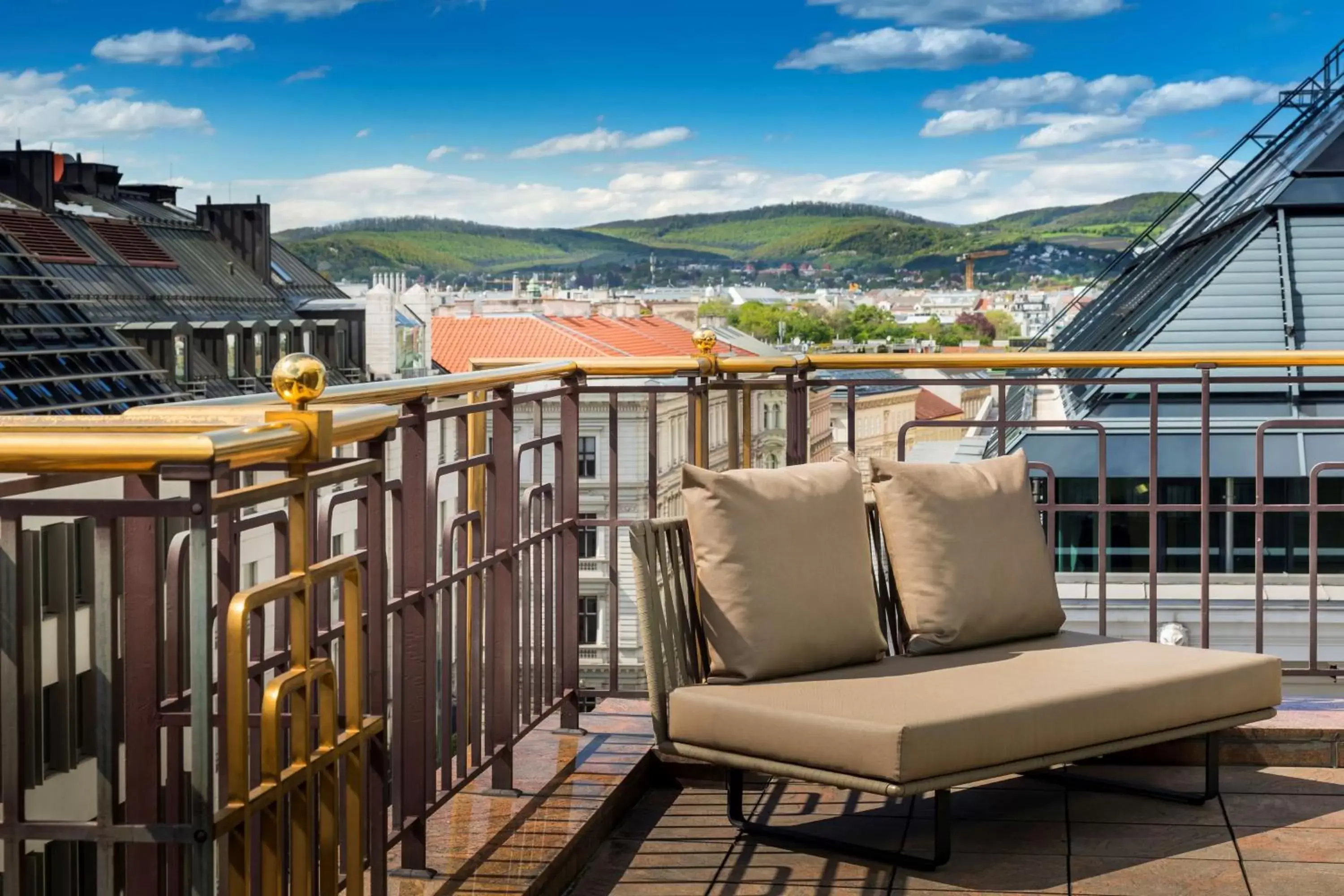 Photo of the whole room, Balcony/Terrace in Hilton Vienna Plaza