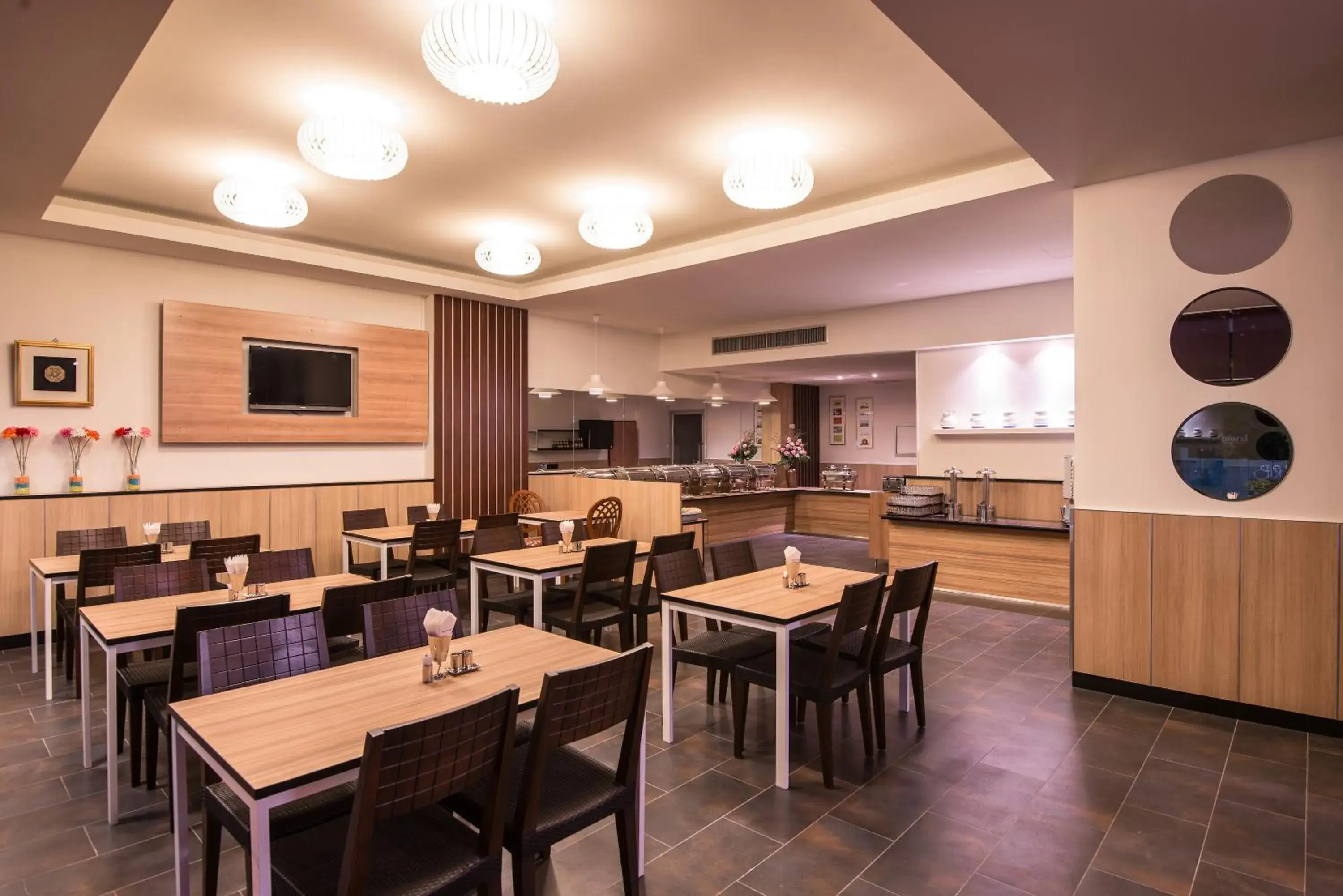 Restaurant/Places to Eat in Marsi Hotel
