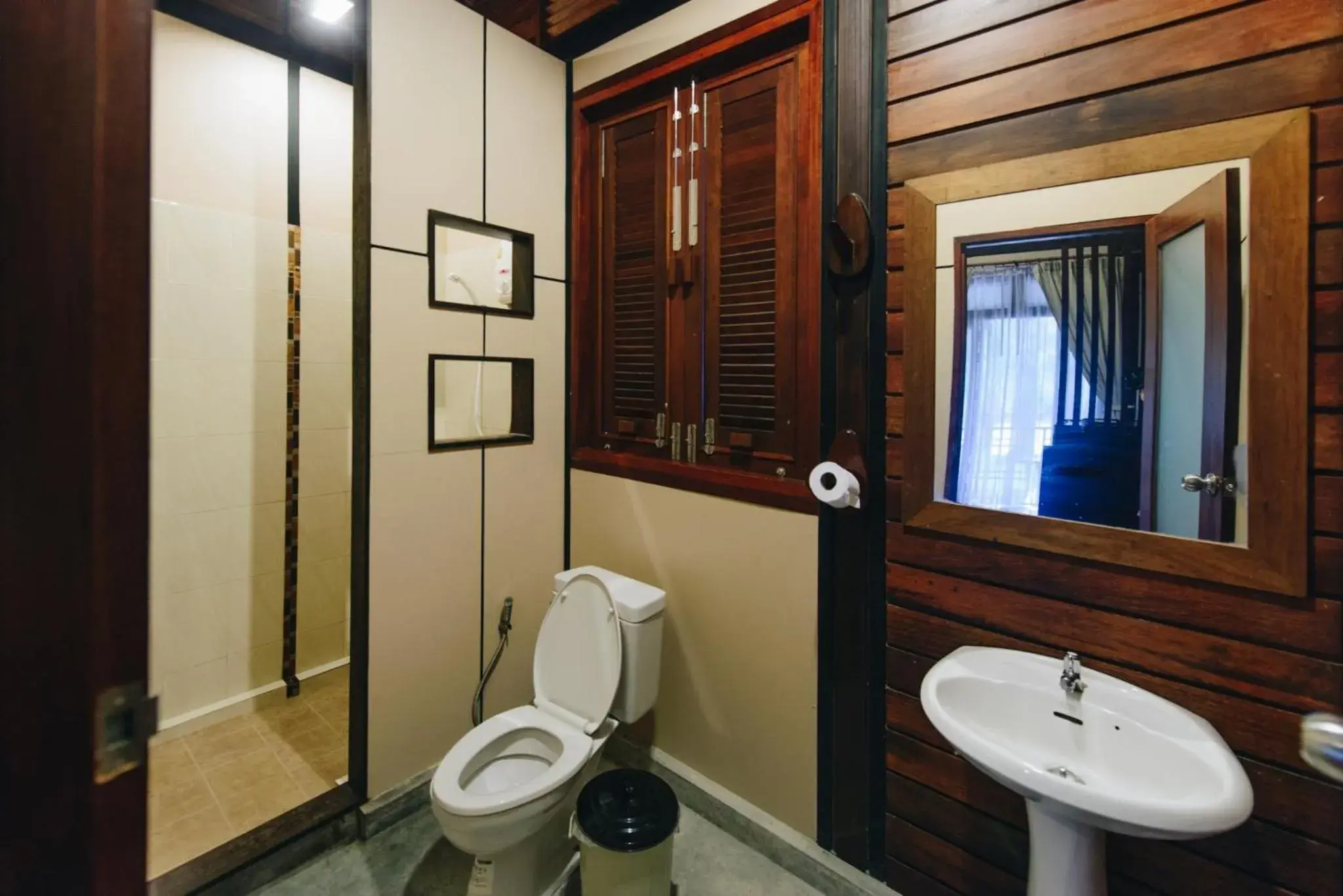 Shower, Bathroom in Pakmeng Resort