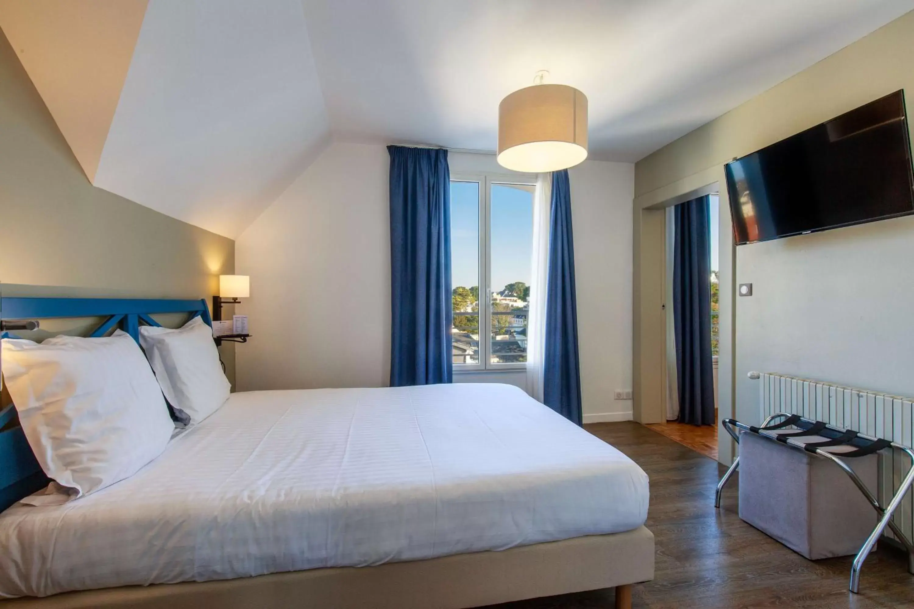 Photo of the whole room, Bed in Best Western Hotel De La Plage Saint Marc sur Mer