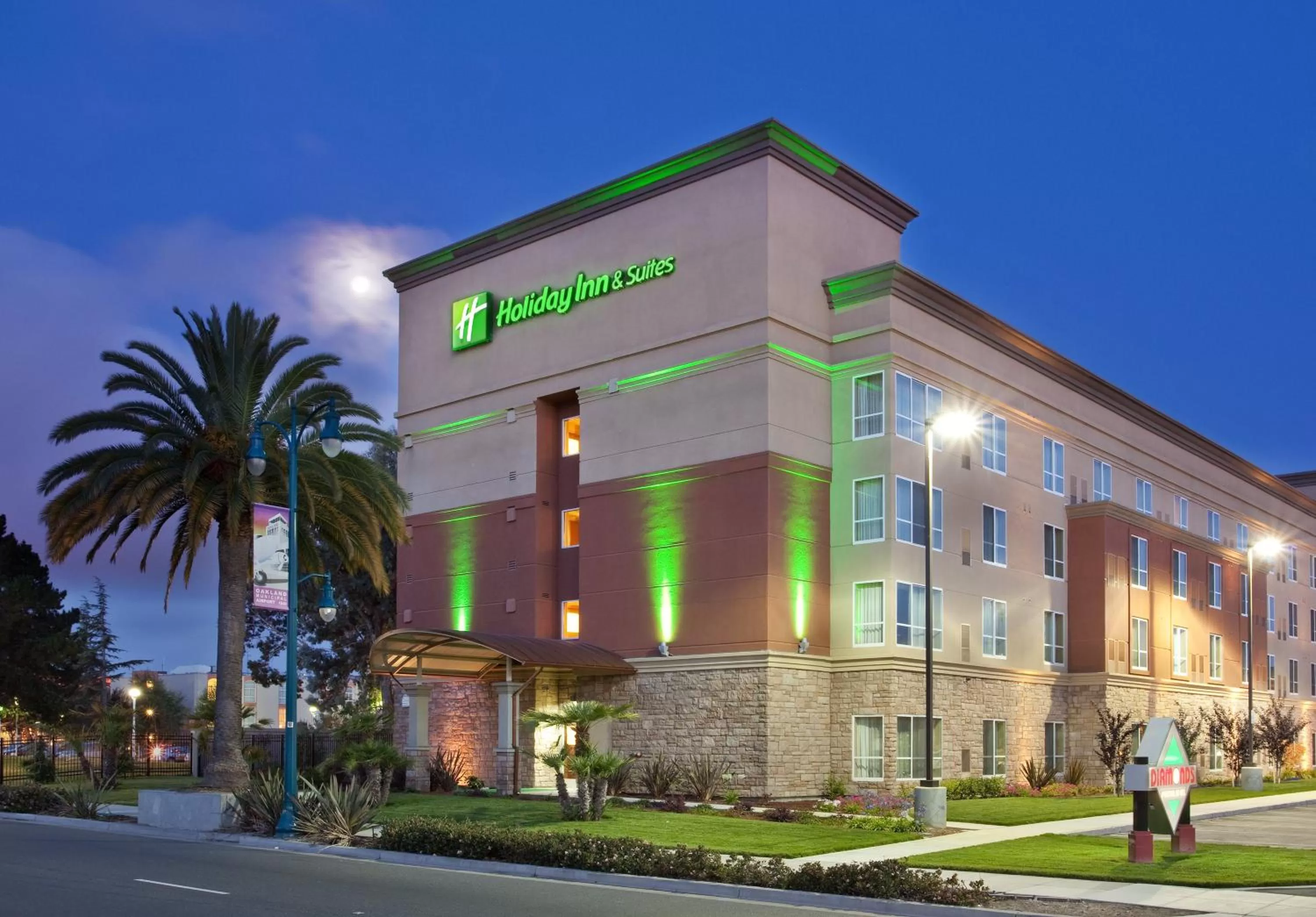 Property building in Holiday Inn Oakland Airport by IHG