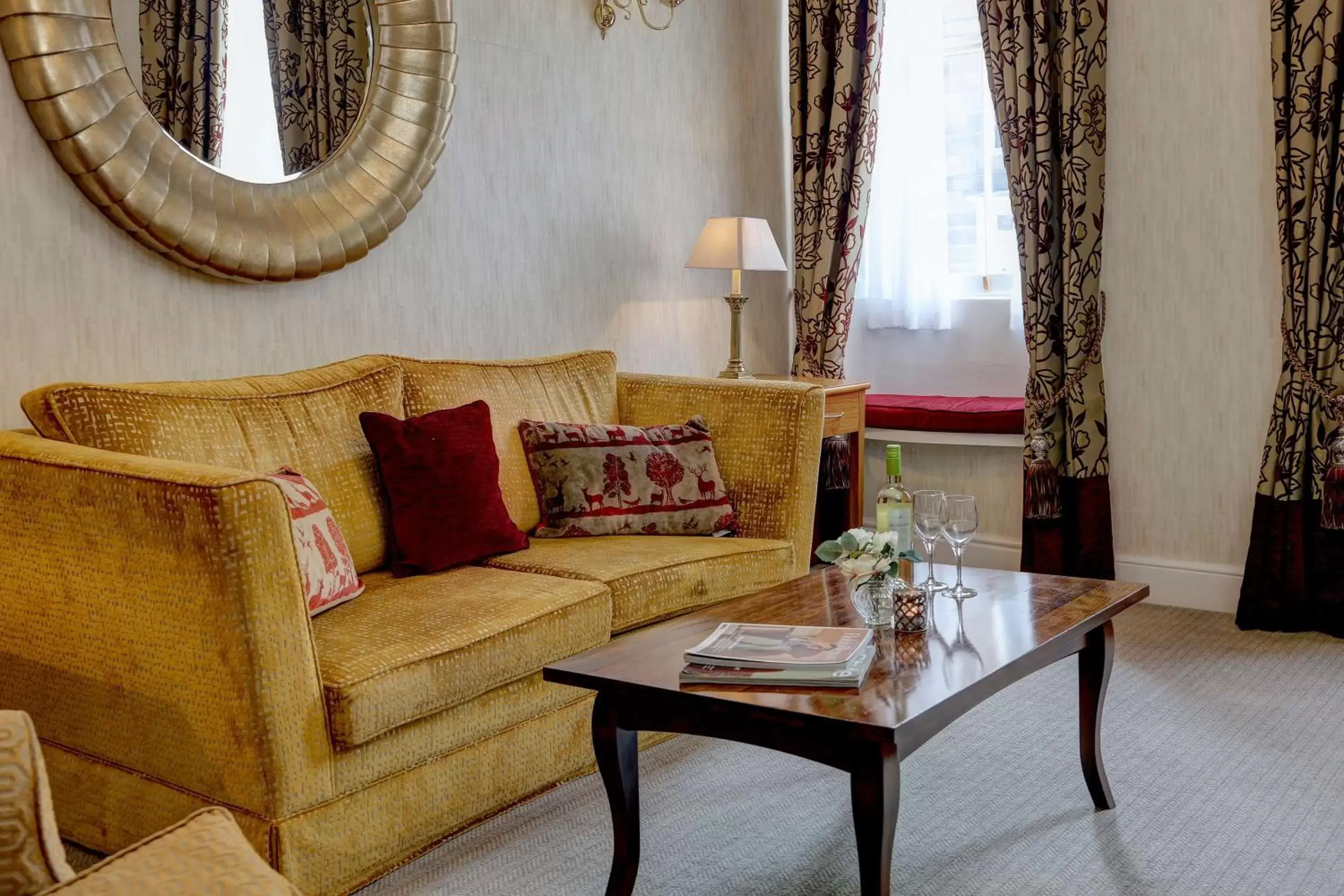 Living room, Seating Area in The George Hotel