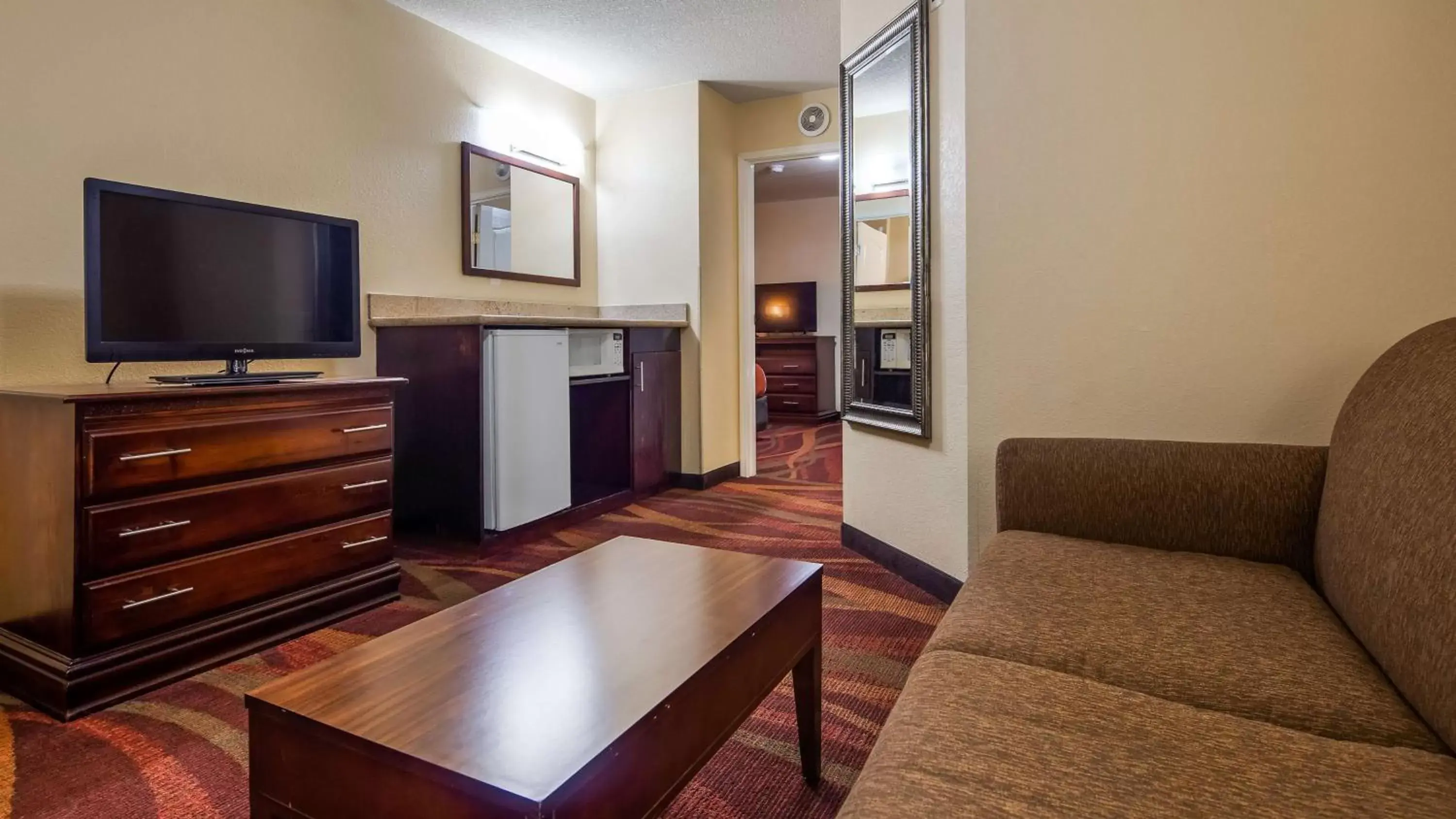 Photo of the whole room, Seating Area in Best Western Plus Fort Wayne Inn & Suites North