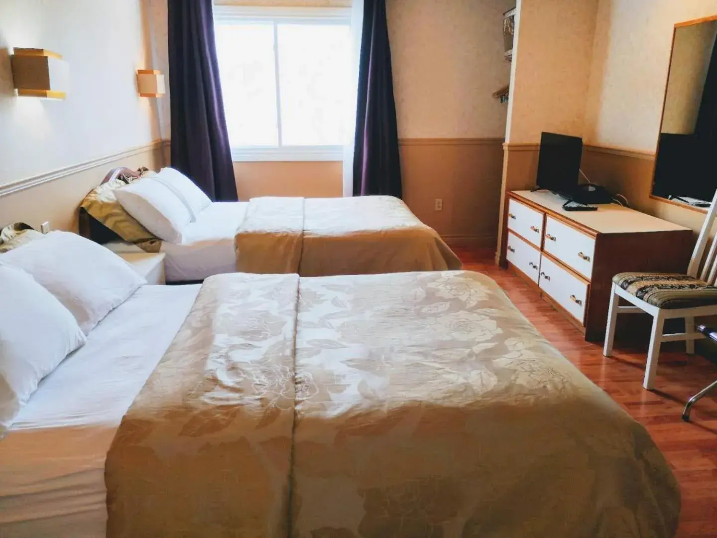 Bedroom, Bed in Hotel Motel La Marquise