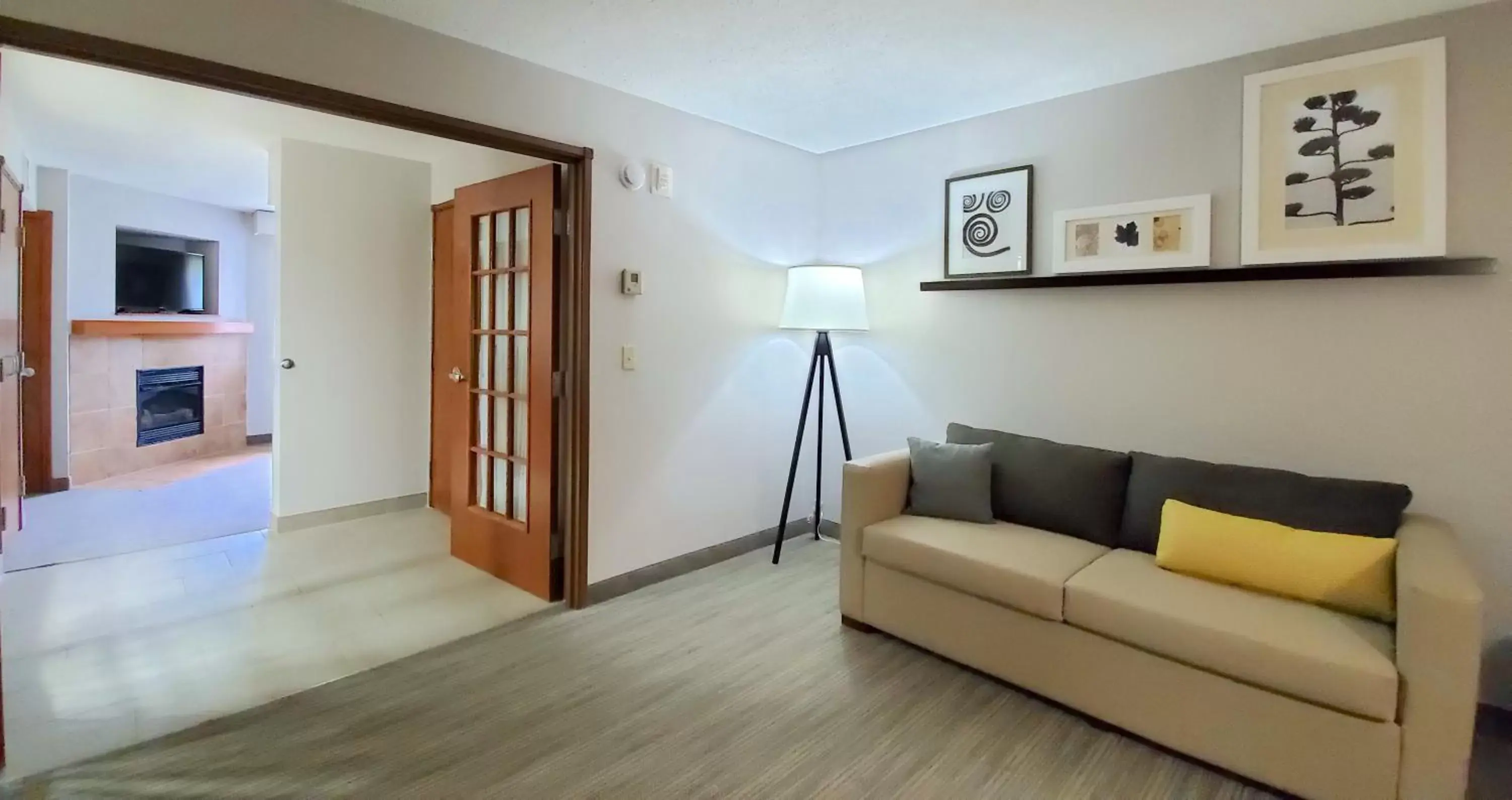 Living room, Seating Area in Country Inn & Suites by Radisson, Jonesborough-Johnson City West, TN