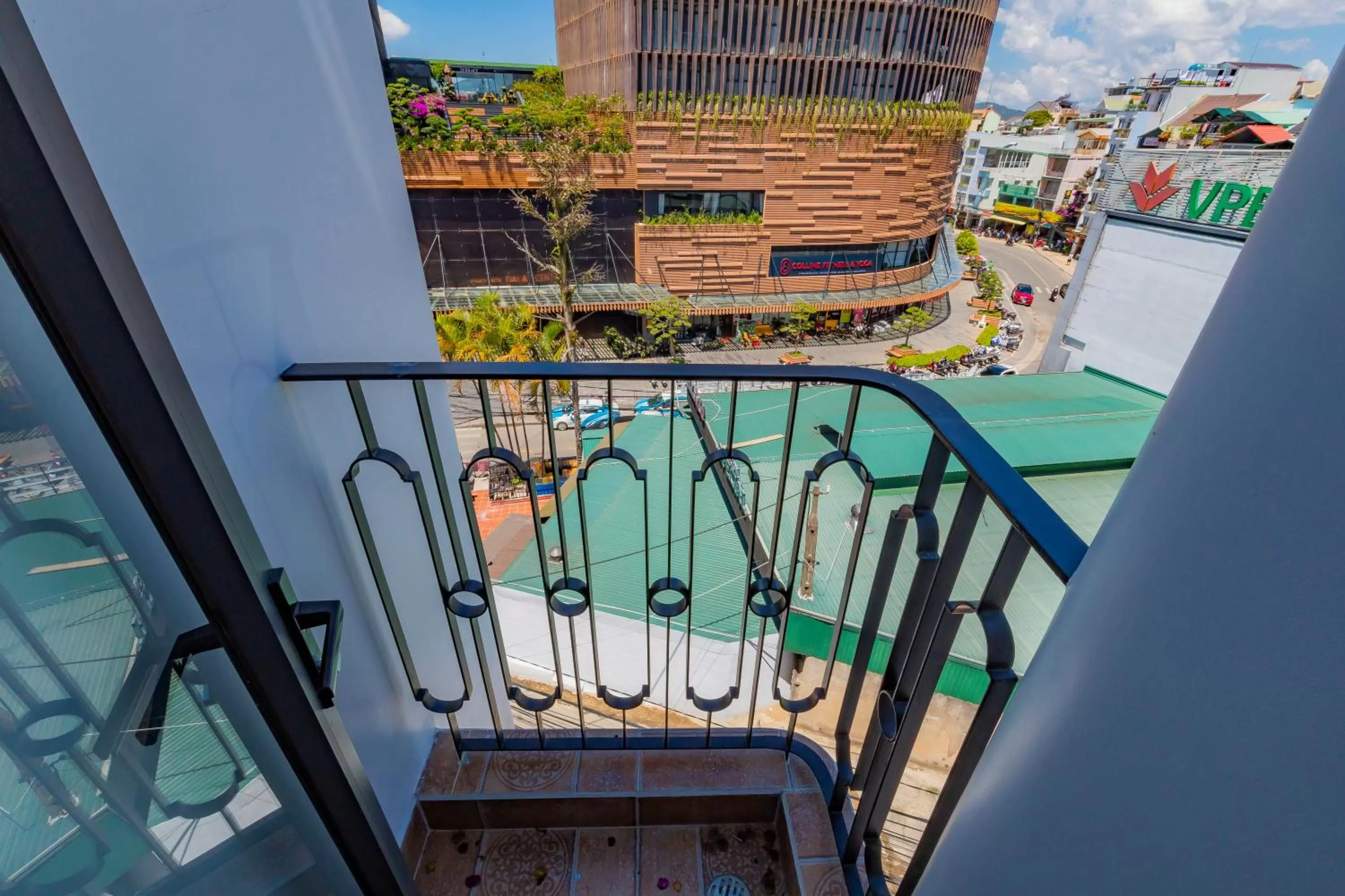 Balcony/Terrace, Pool View in Khanh Uyen 3 Hotel