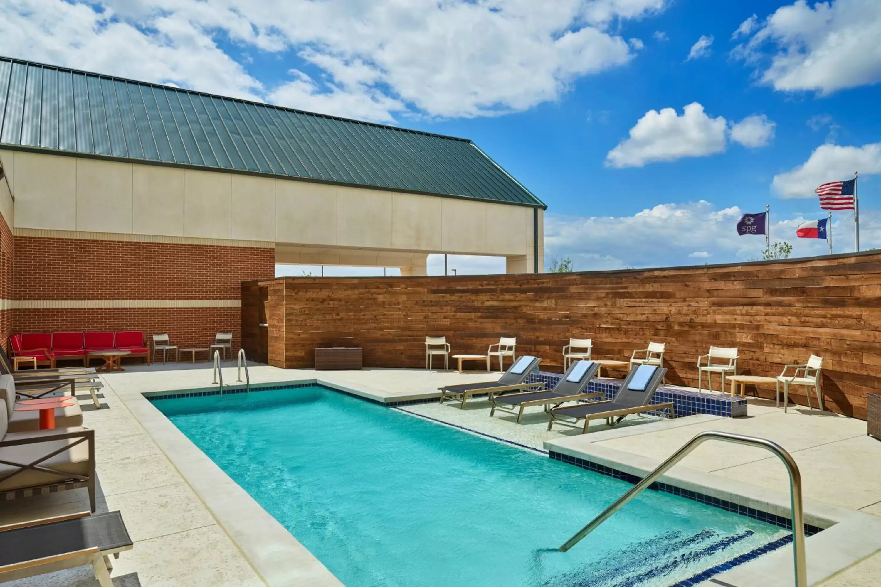 Swimming Pool in Four Points by Sheraton Dallas Fort Worth Airport North