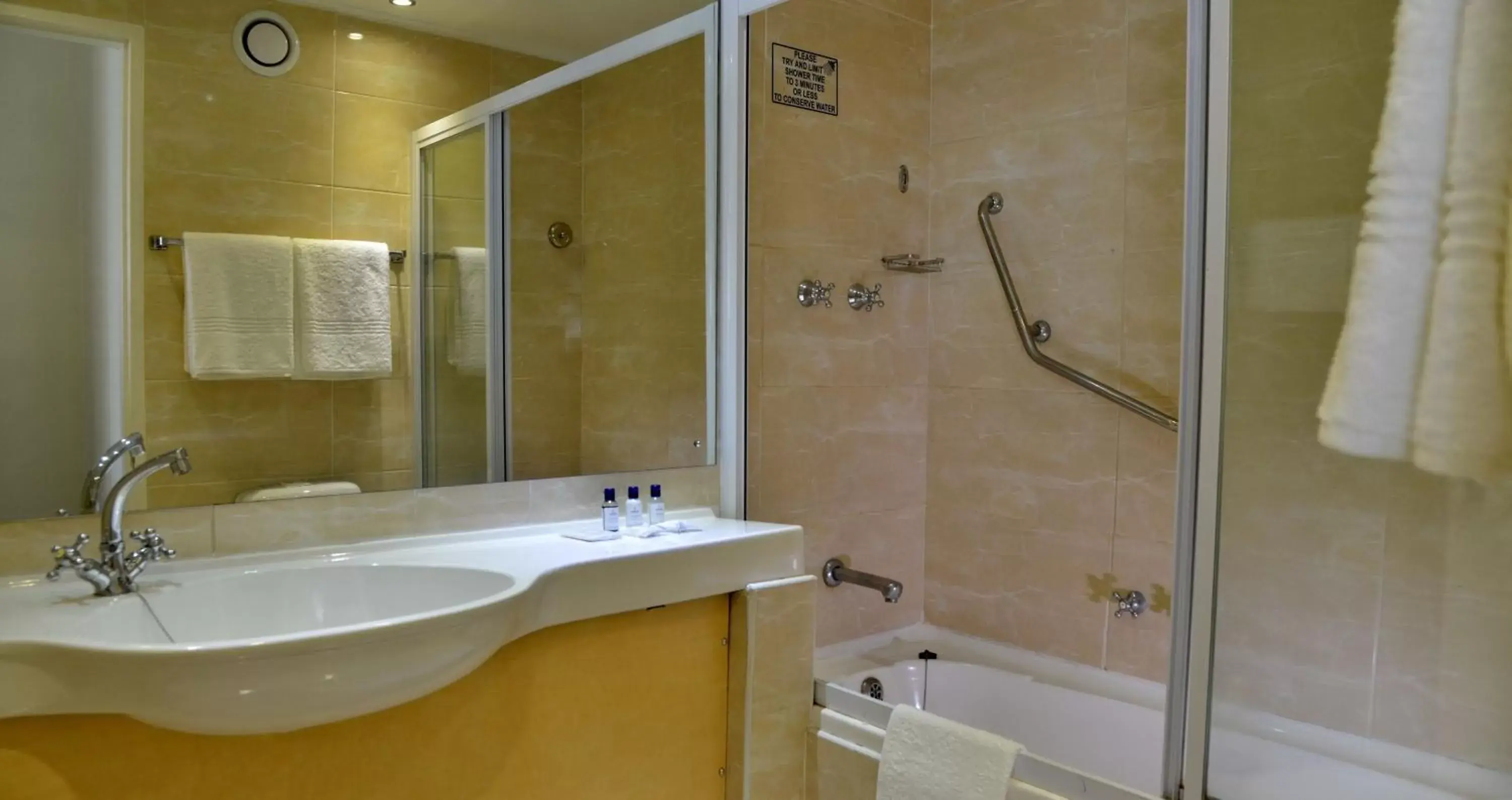 Bathroom in ANEW Hotel Parktonian Johannesburg
