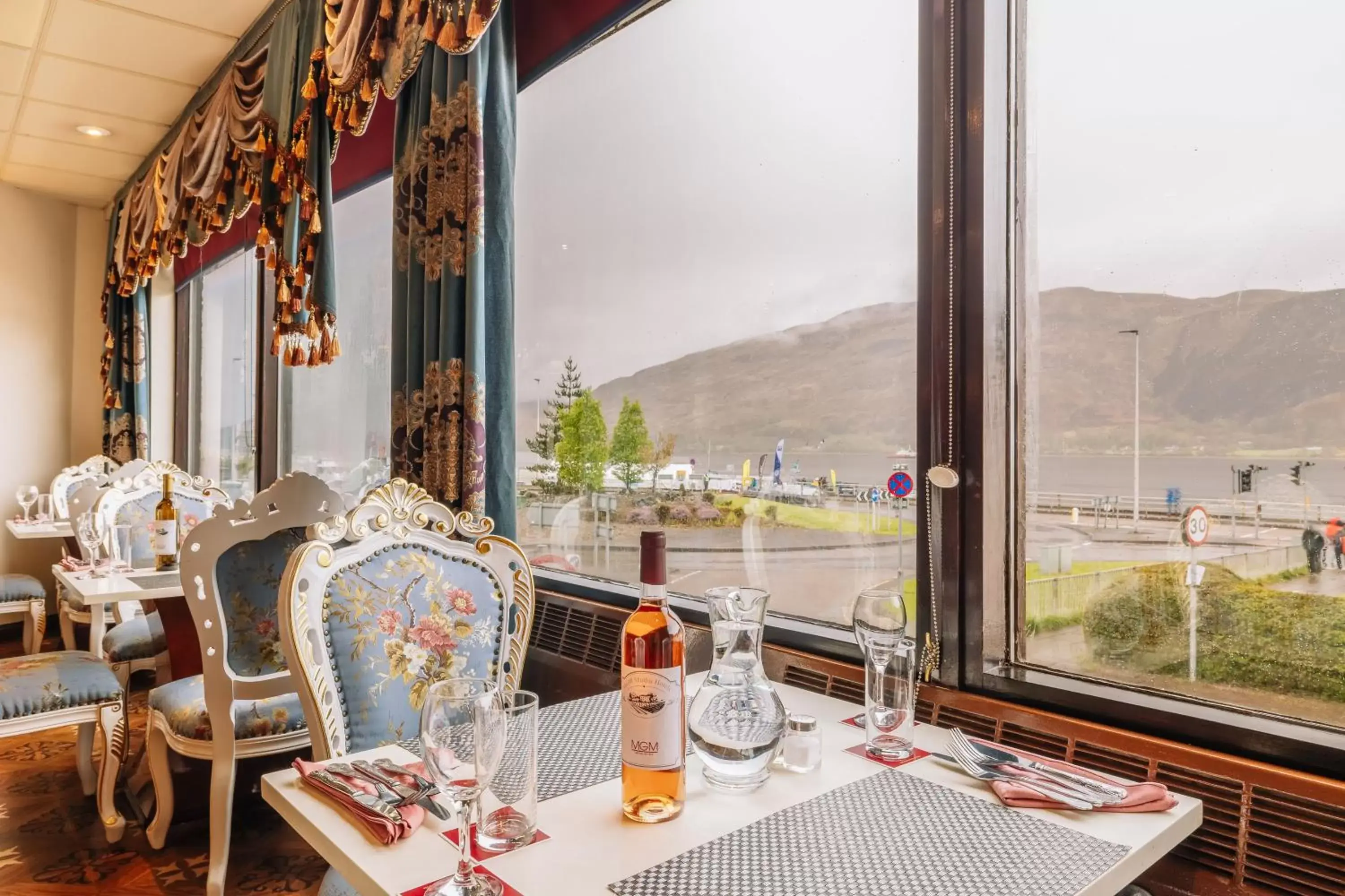 Lounge or bar in Muthu Fort William Hotel