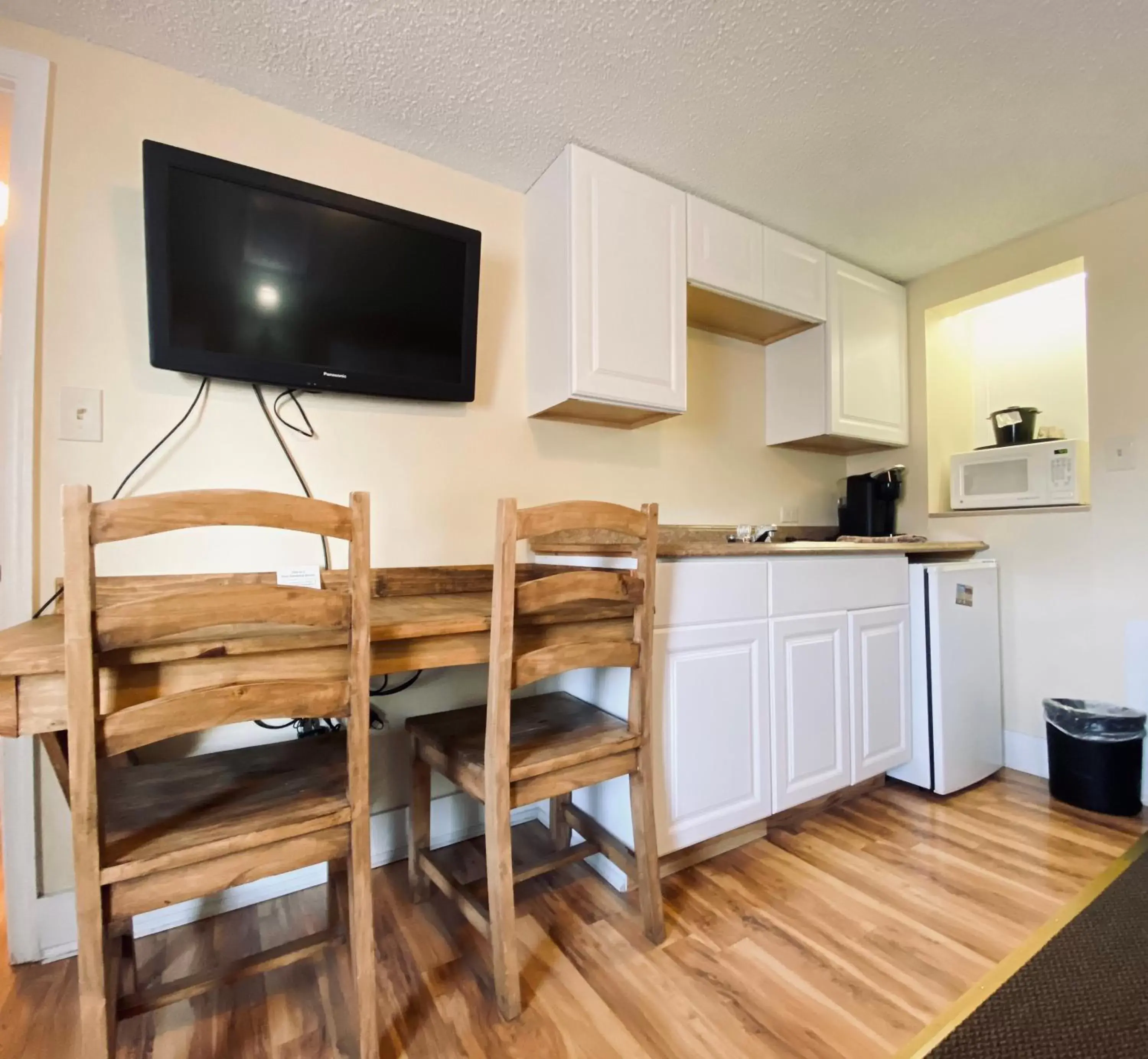 TV and multimedia, TV/Entertainment Center in Salida Inn & Monarch Suites