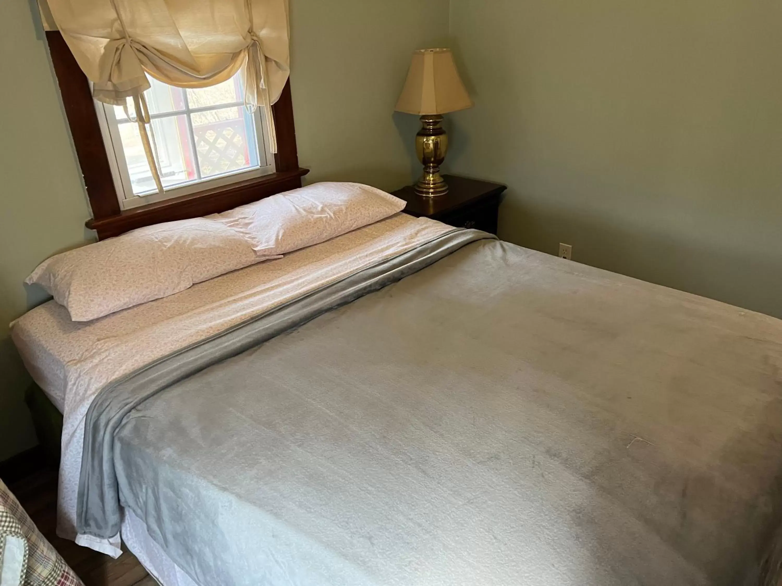 Bed in Echo Valley Cottages