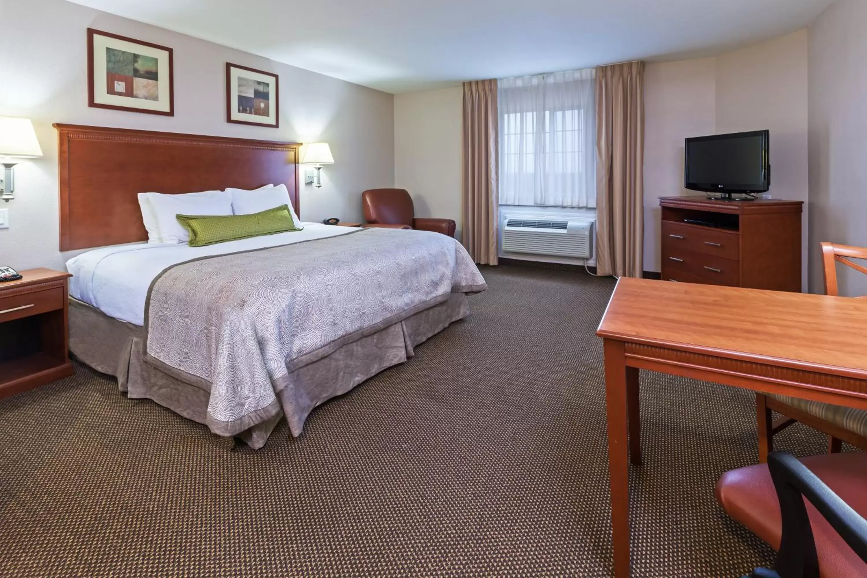 Photo of the whole room, Bed in Candlewood Suites - Texas City, an IHG Hotel