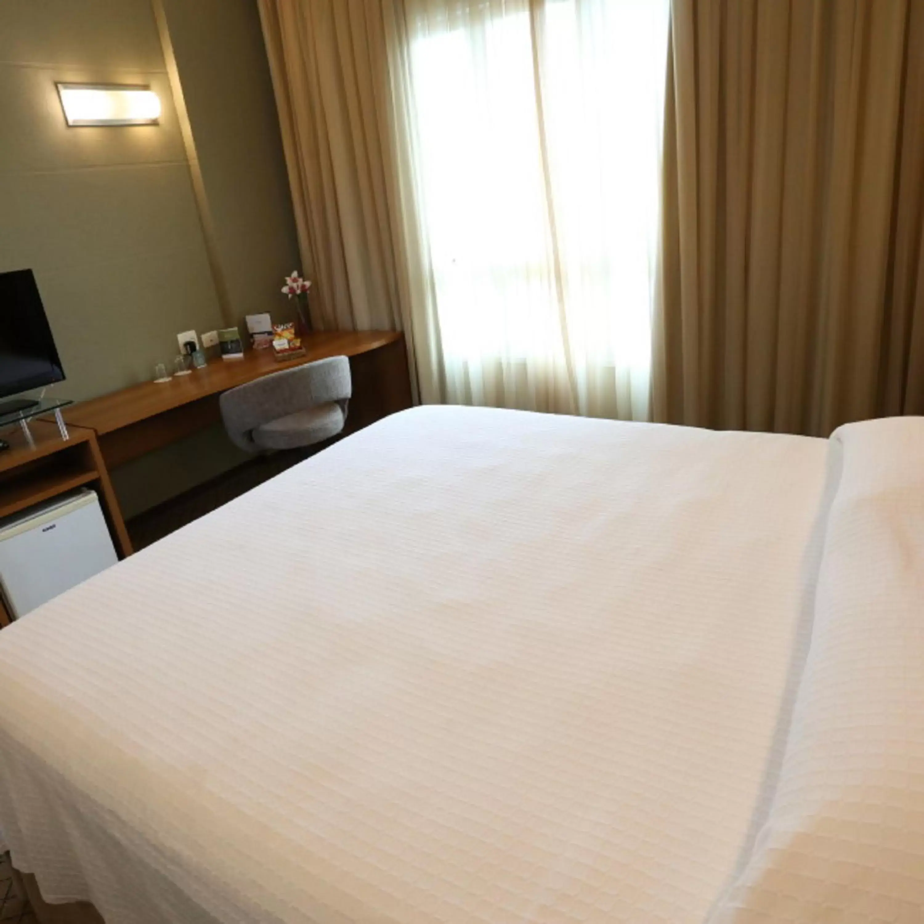 Photo of the whole room, Bed in Bourbon Joinville Convention Hotel