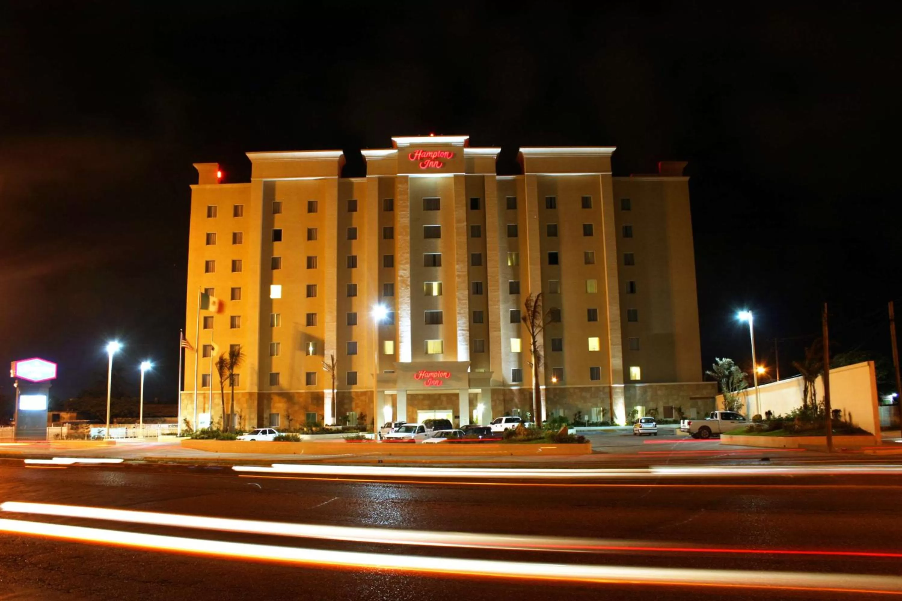 Property building in Hampton Inn Tampico Airport