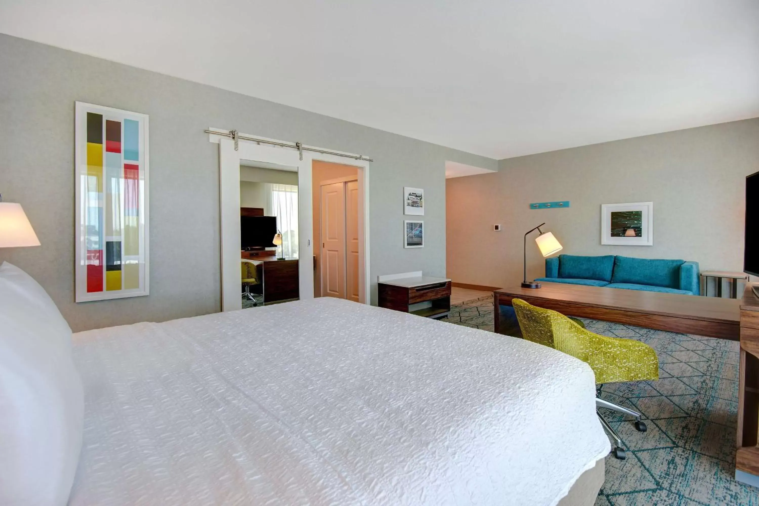 Bedroom, Bed in Hampton Inn & Suites Sunnyvale-Silicon Valley, Ca