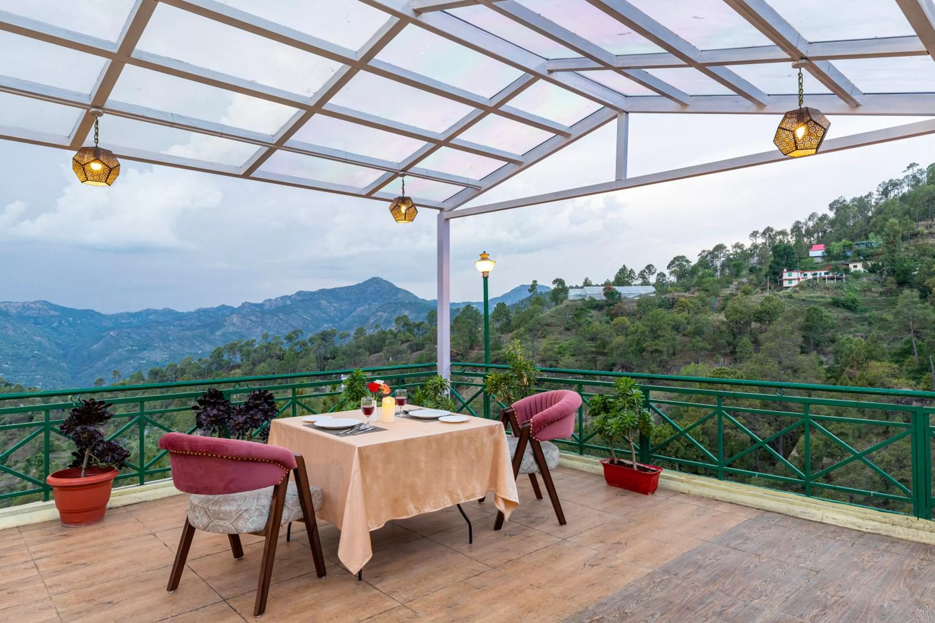 Dining area in Country Inn Maple Resort Chail