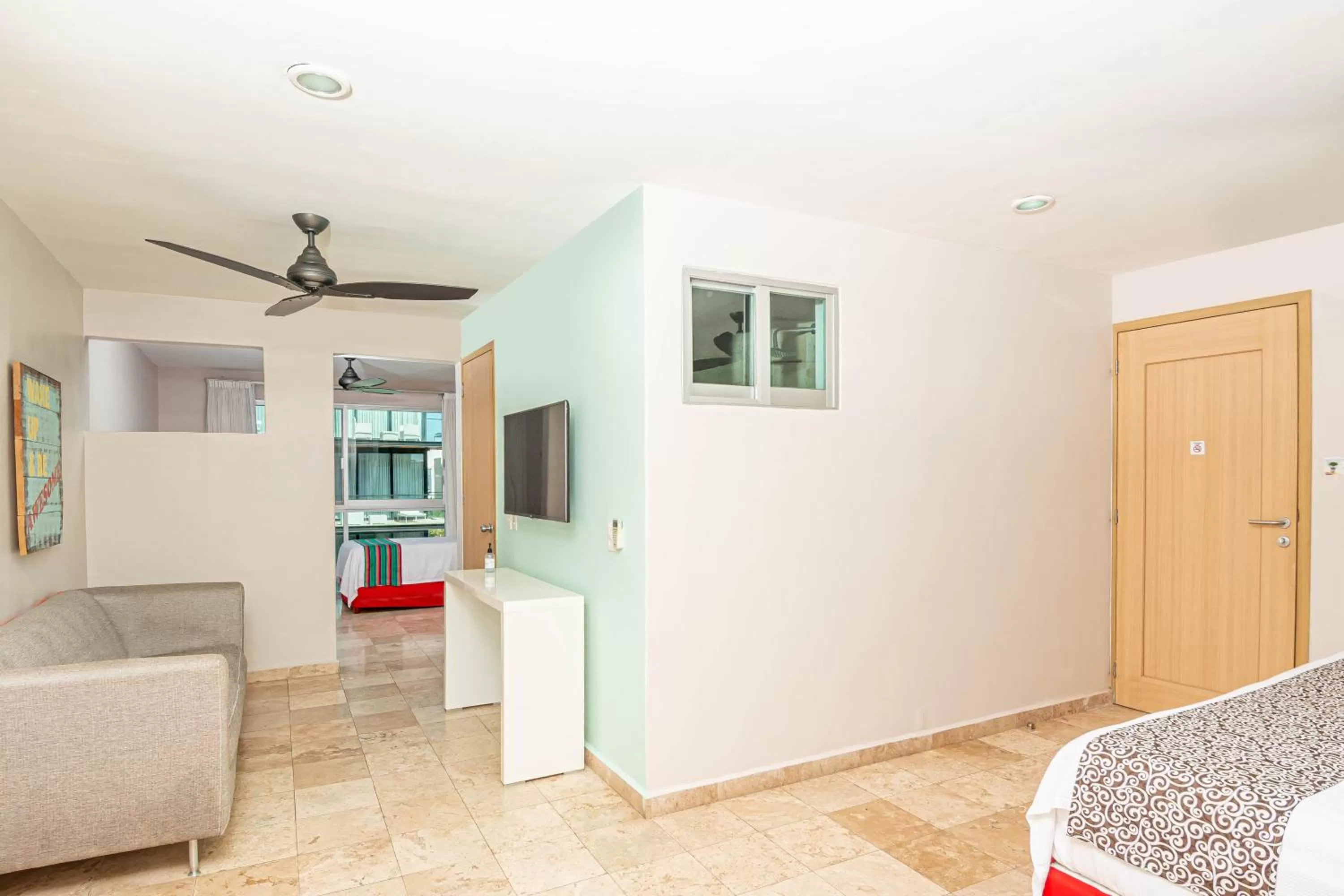 Seating area, TV/Entertainment Center in Hotel Boutique Rato 10