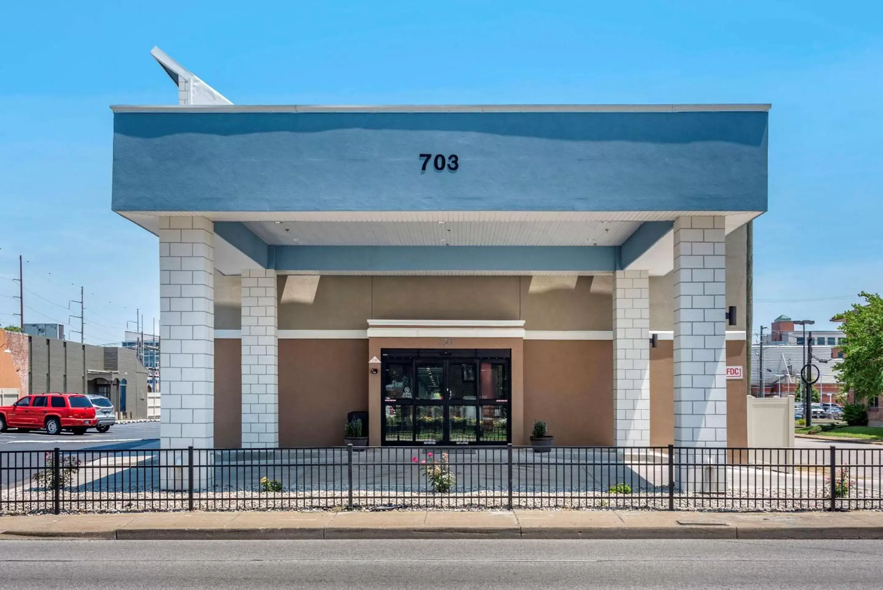Property building in Quality Inn & Suites Evansville Downtown