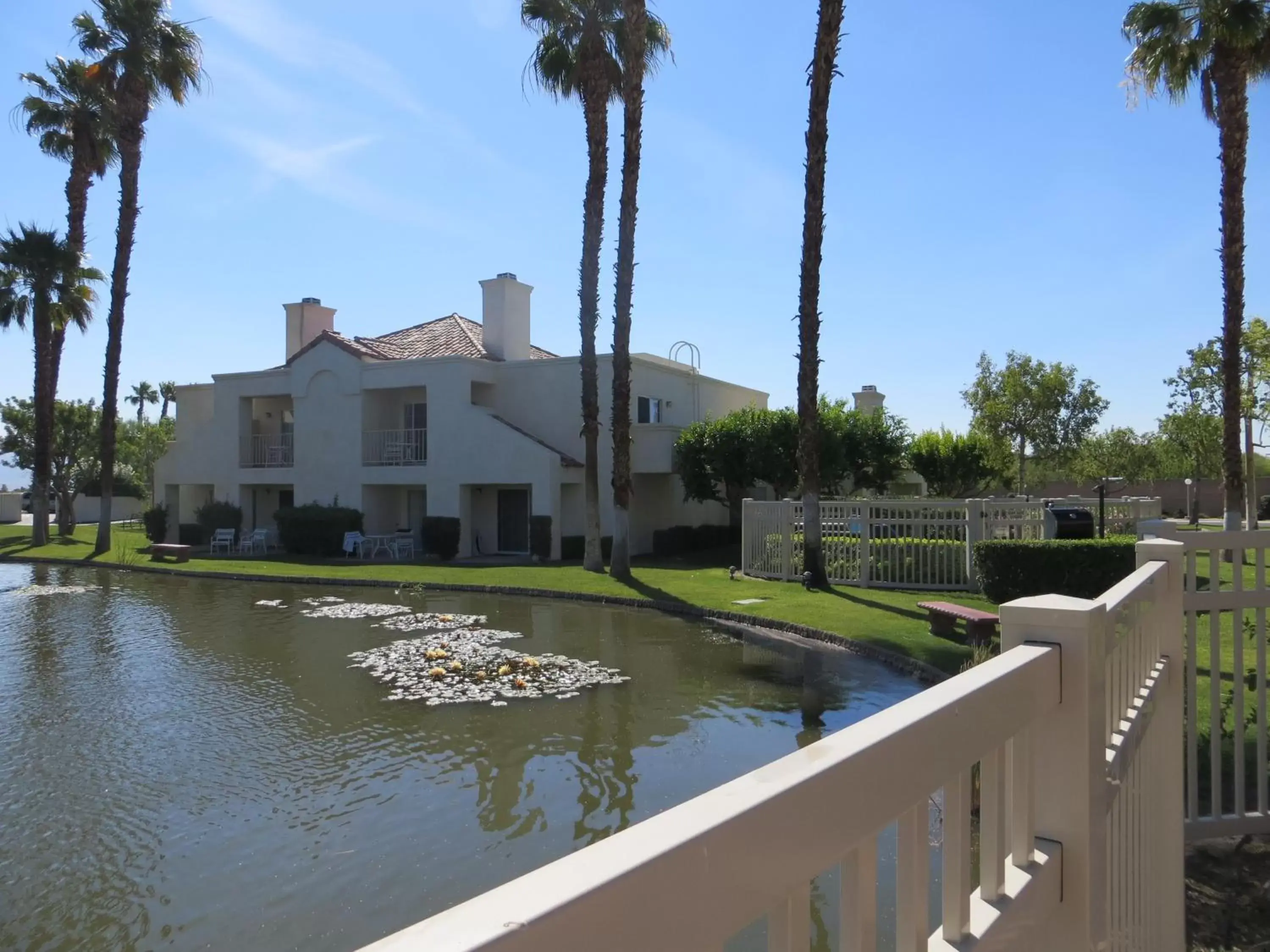 Area and facilities in Desert Breezes Resort