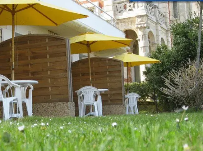 Patio in Hotel Belle Vue Royan