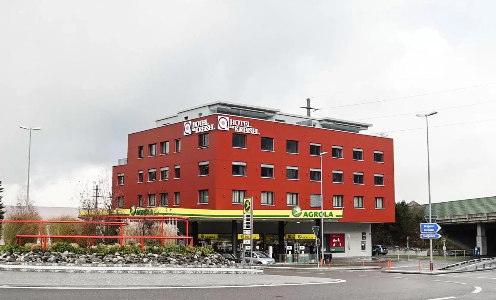 Property Building in Hotel am Kreisel: Self-Service Check-In Hotel