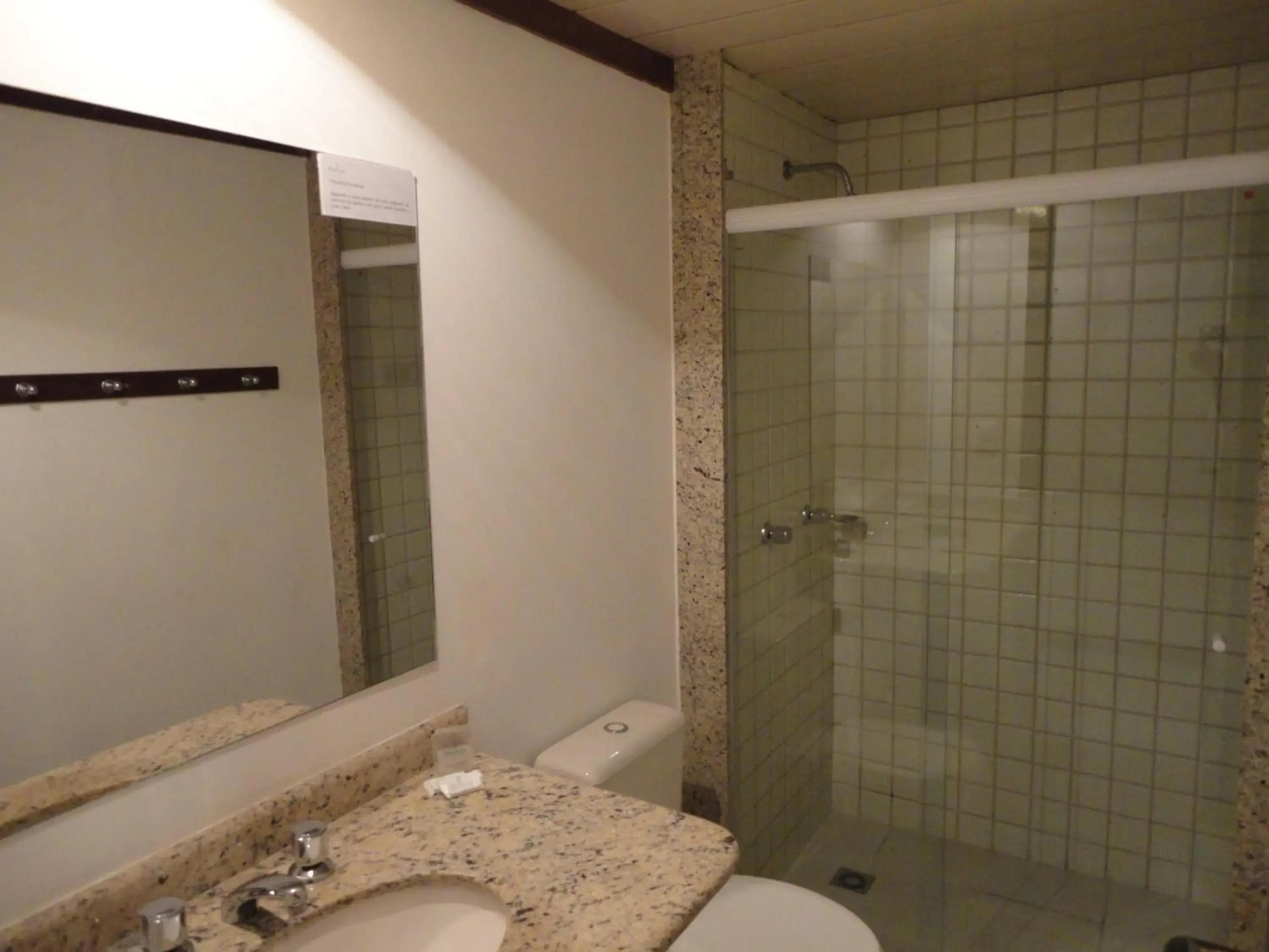 Bathroom in Pisa Plaza Hotel
