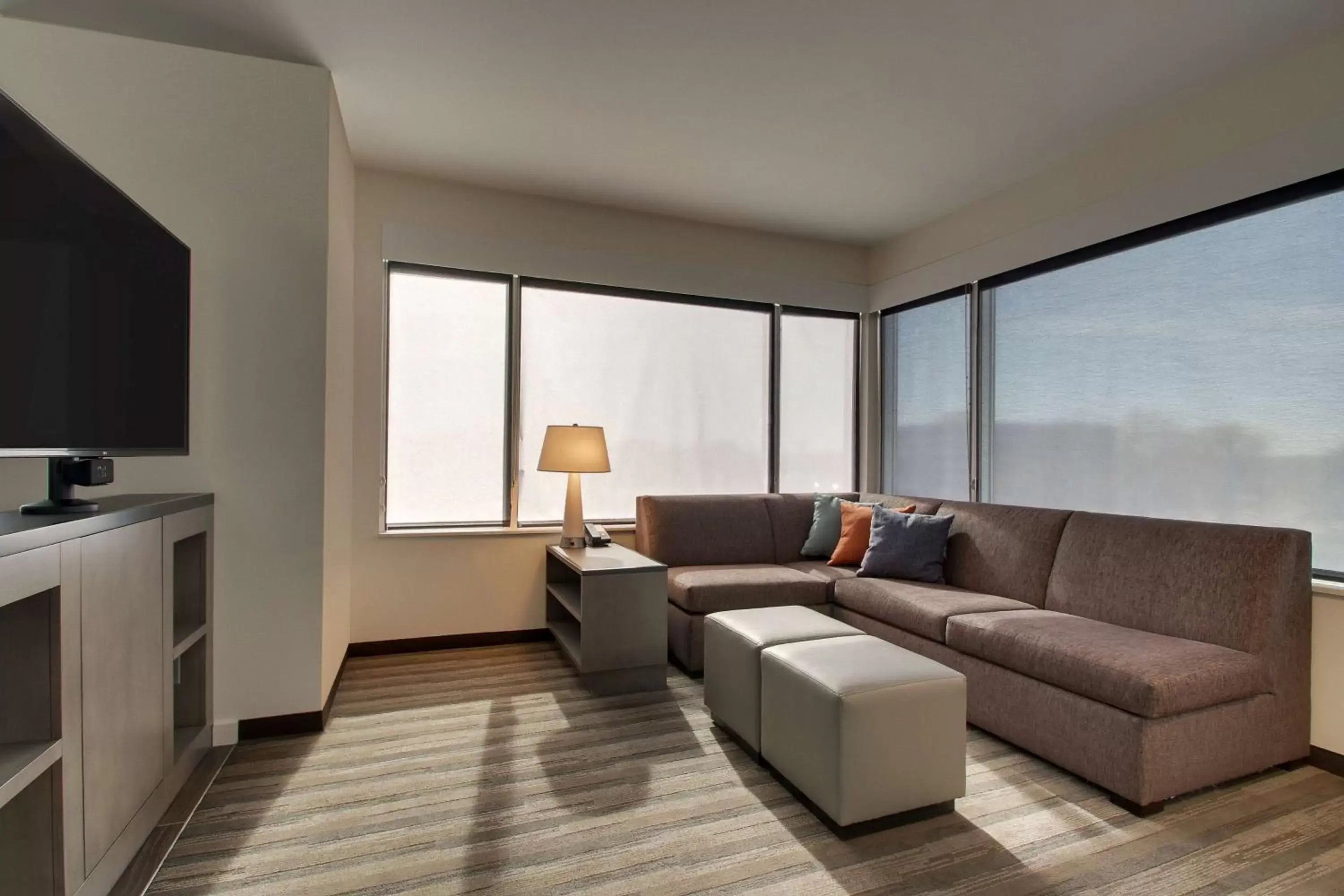 Photo of the whole room, Seating Area in Hyatt House Oak Brook