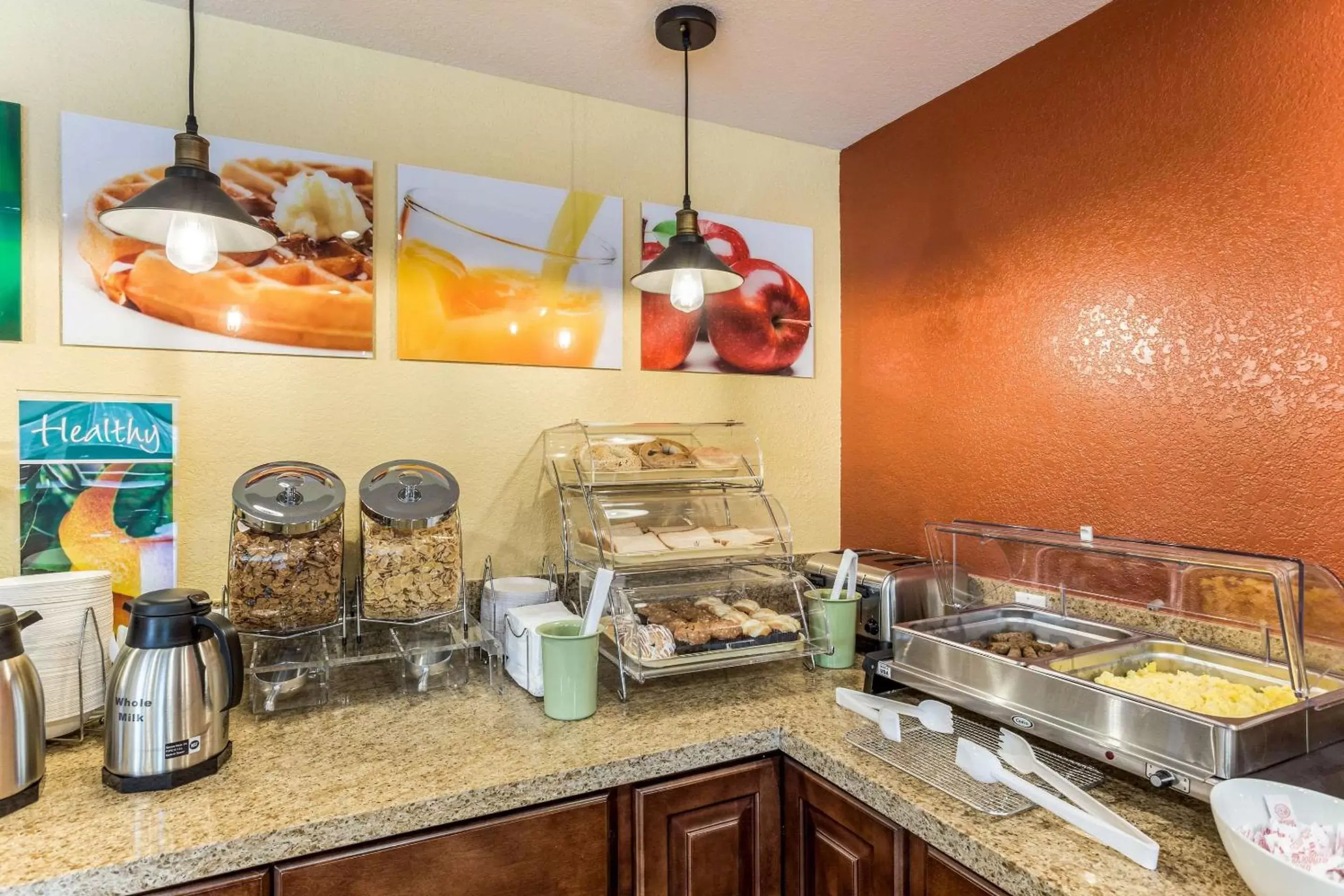 Restaurant/places to eat in Quality Inn Escondido Downtown
