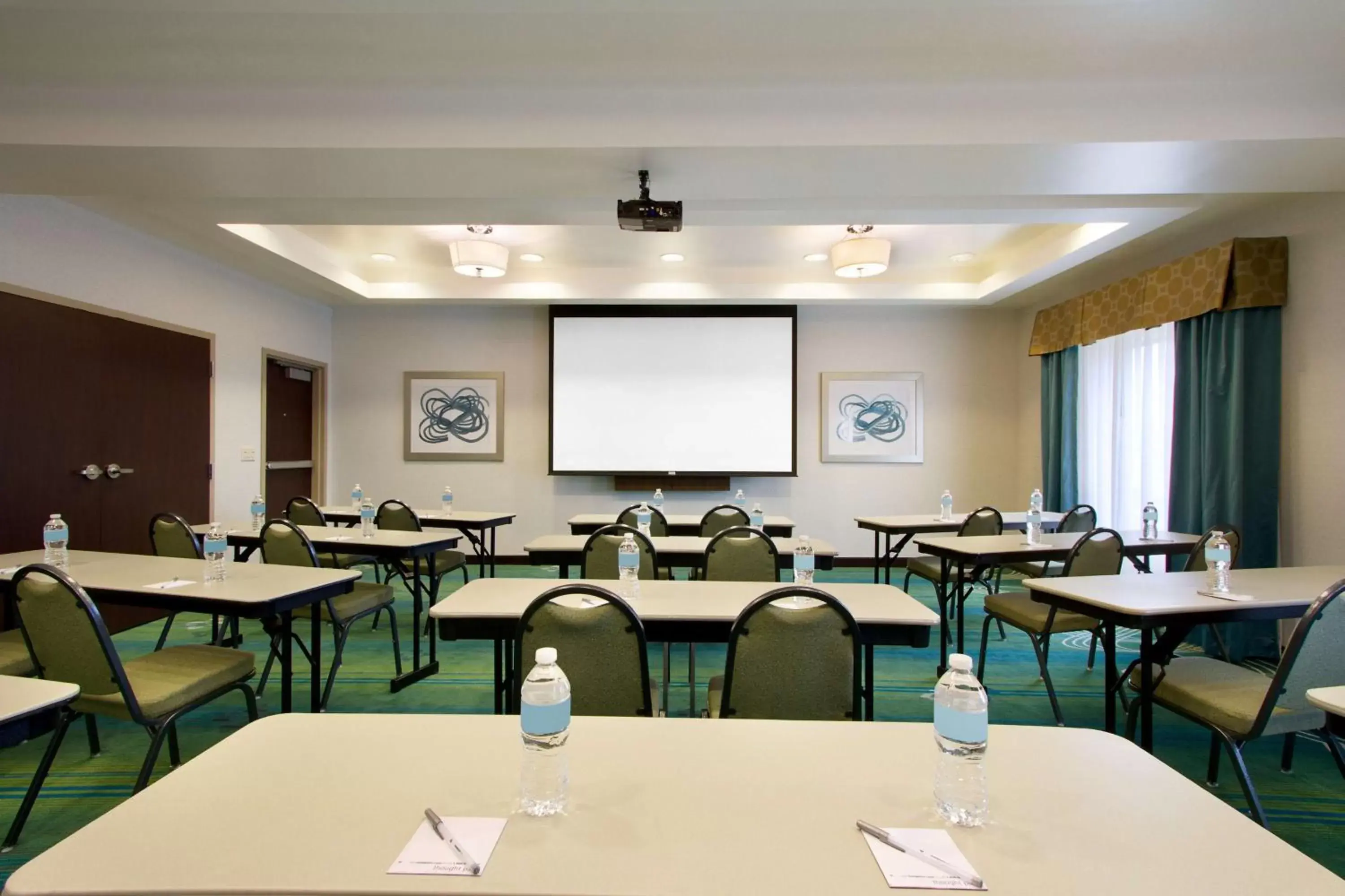 Meeting/conference room in Hampton Inn & Suites York South