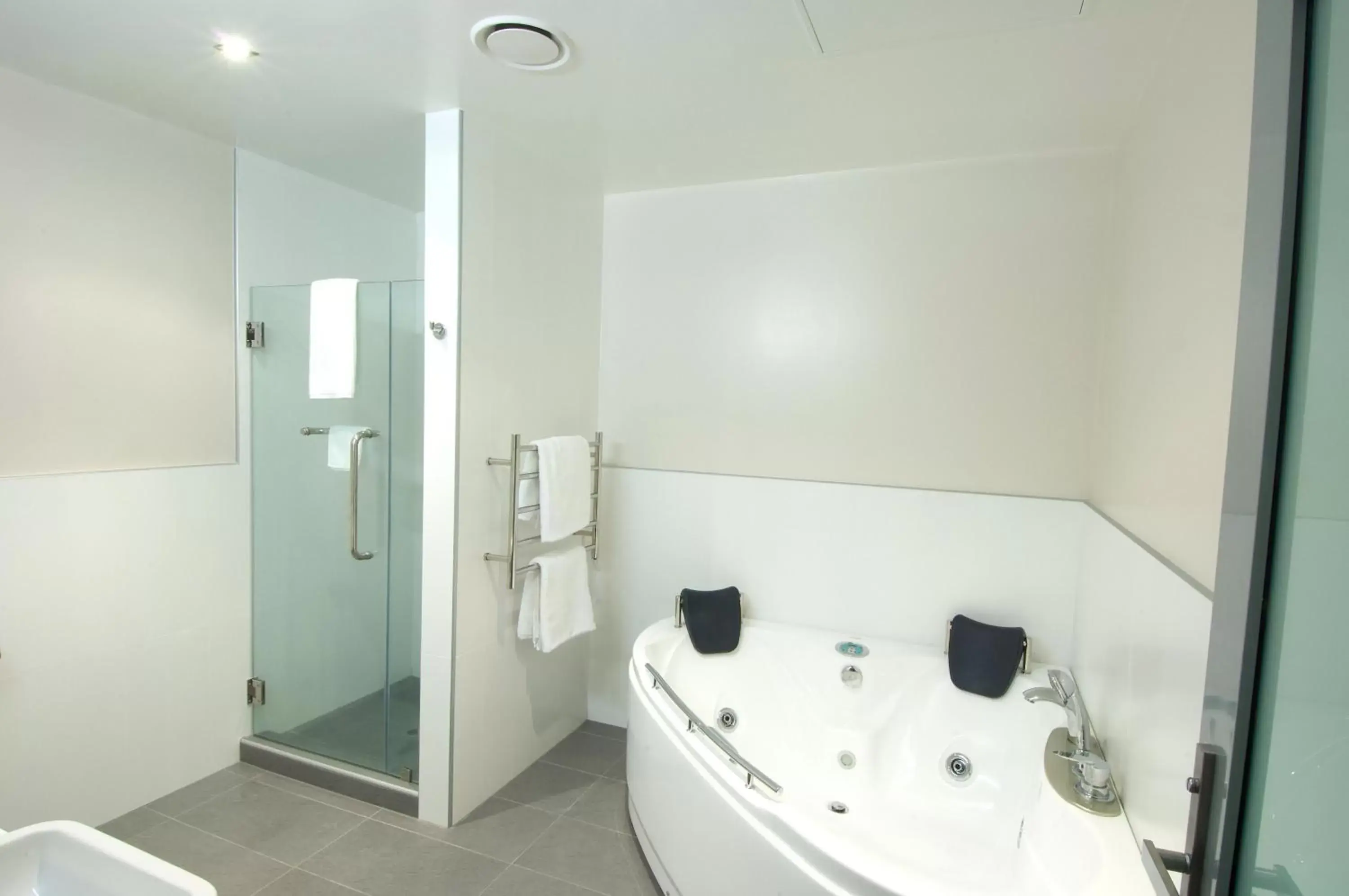 Bathroom in Wai Ora Lakeside Spa Resort