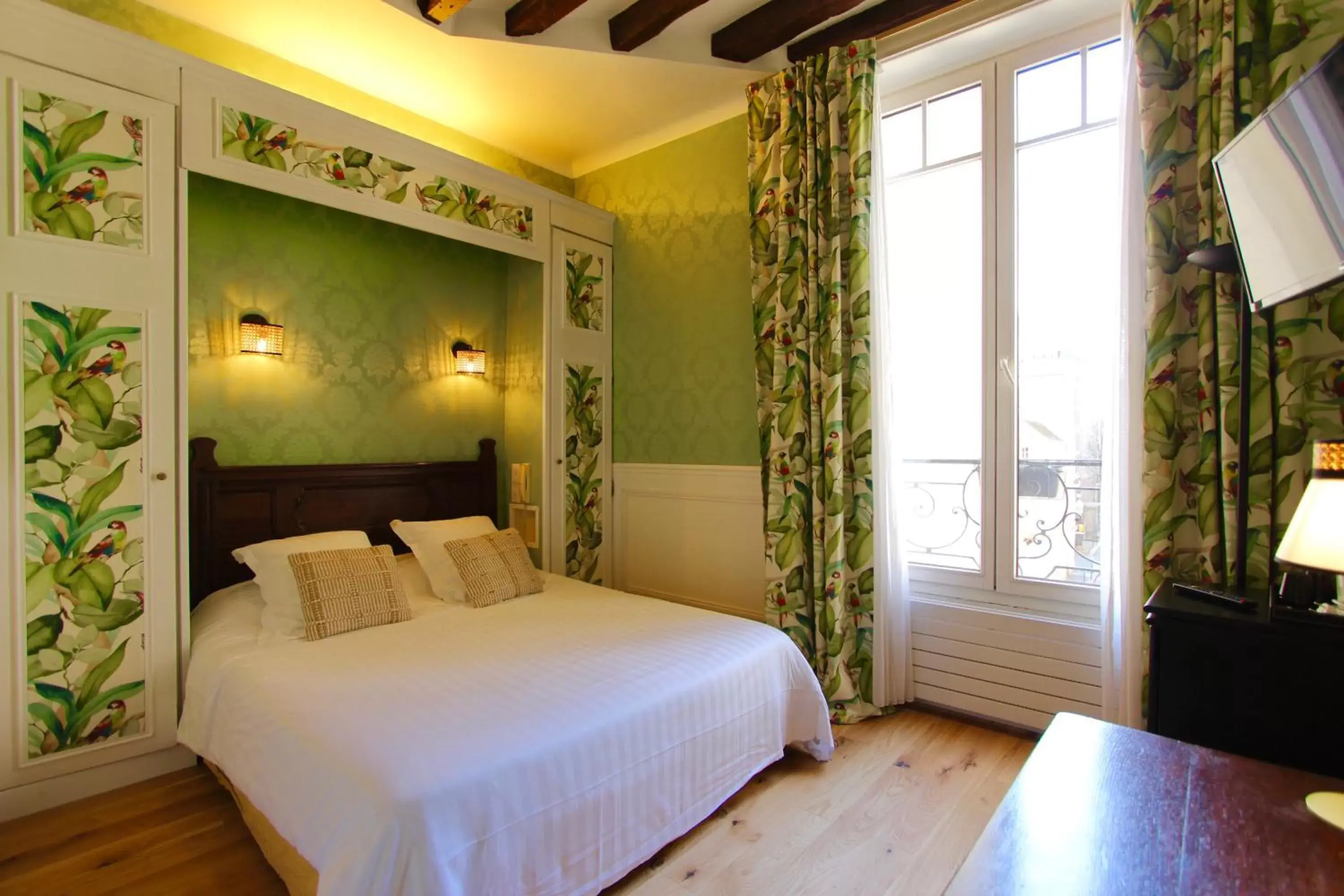 Bed in Hotel de la Bretonnerie