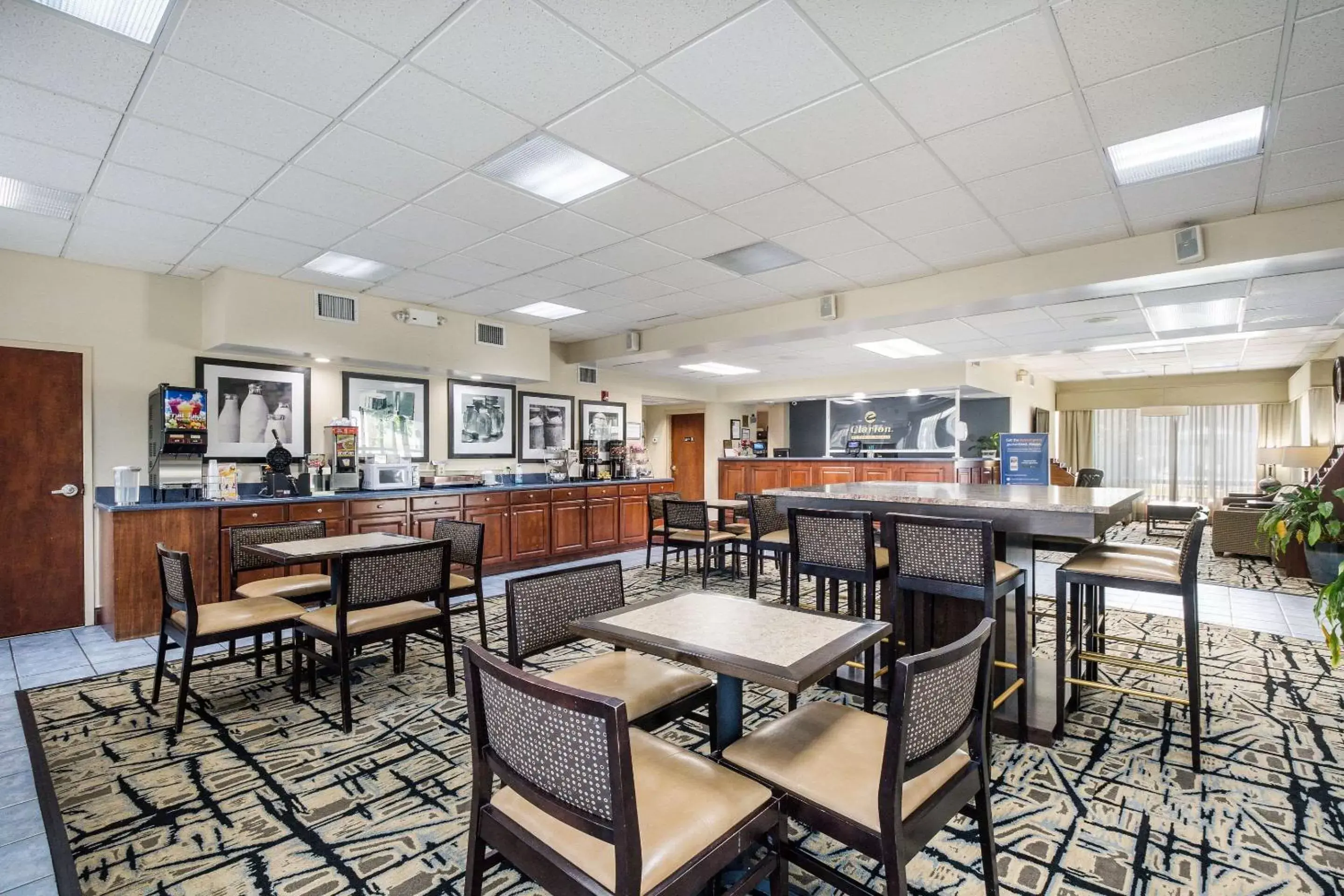 Restaurant/Places to Eat in Clarion Inn Cleveland