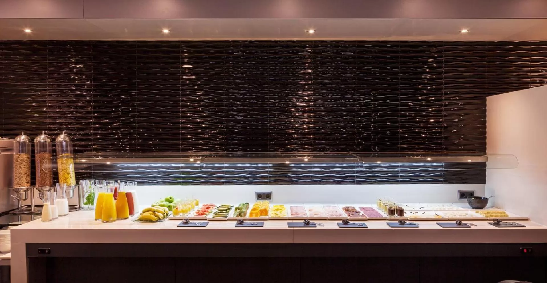 Restaurant/places to eat in Ilunion Bel-Art