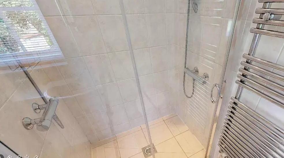 Shower, Bathroom in Saltcote Place